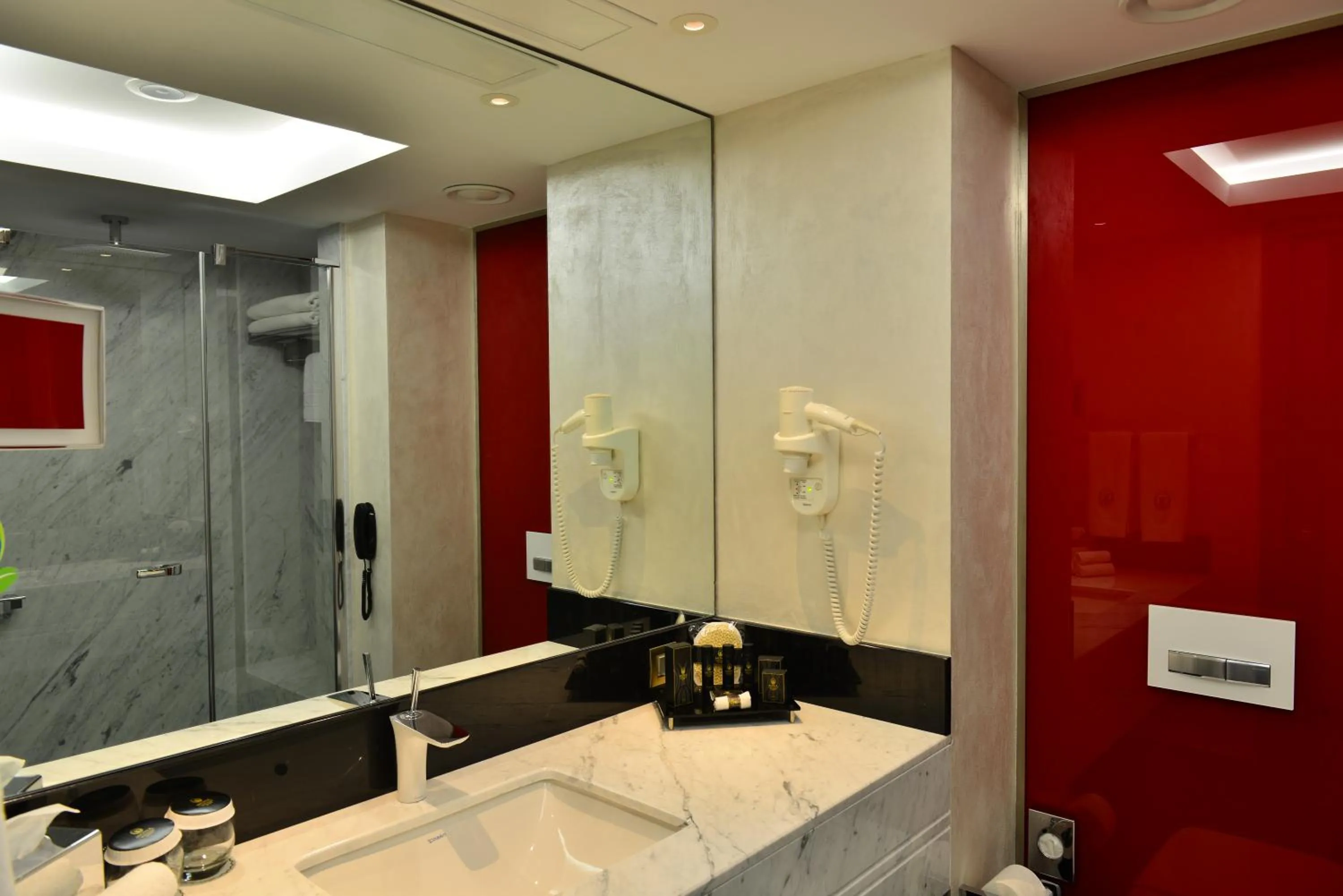 Shower in Warwick Ankara