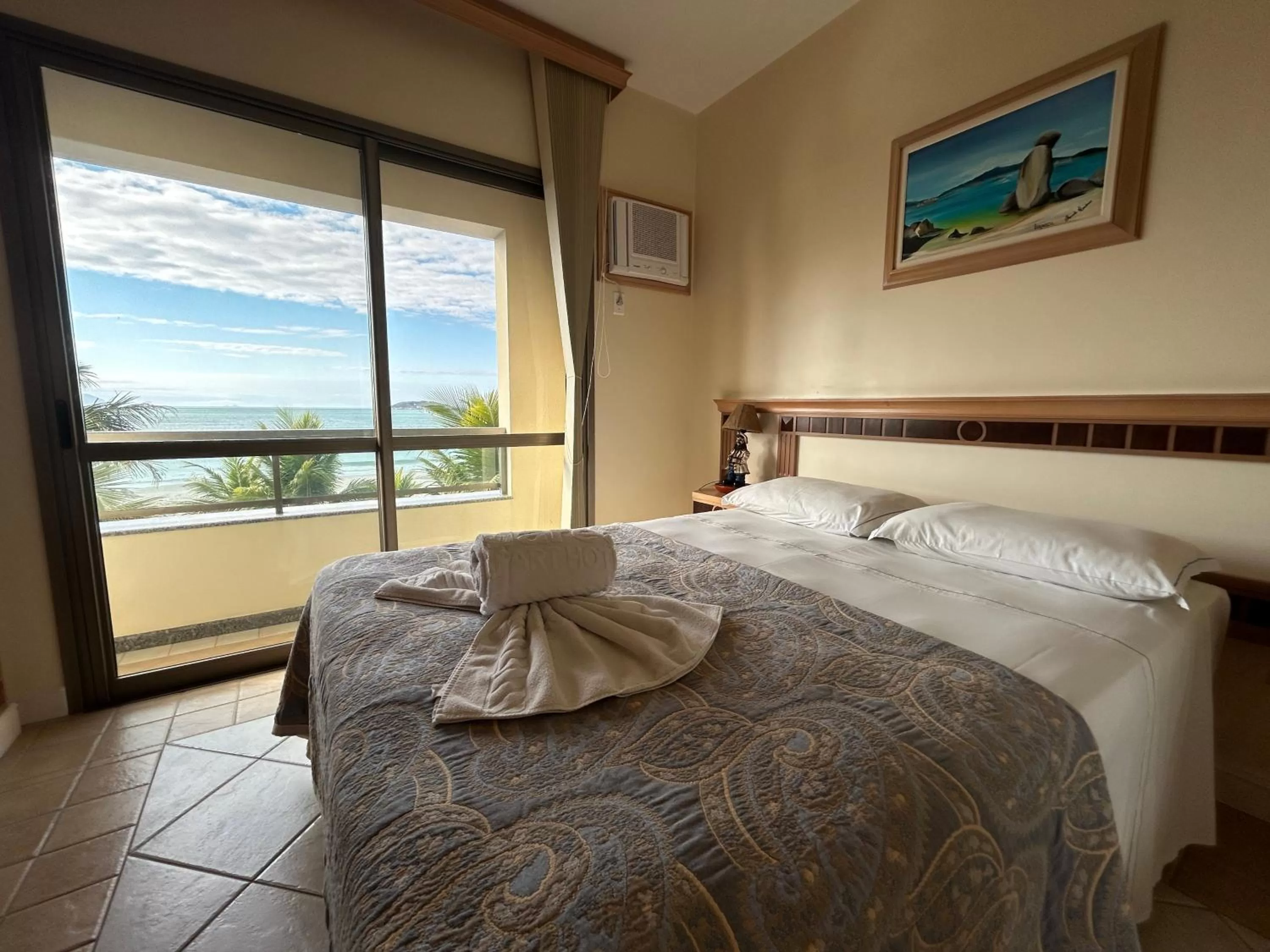 Bed in Golfinhos Apart Hotel