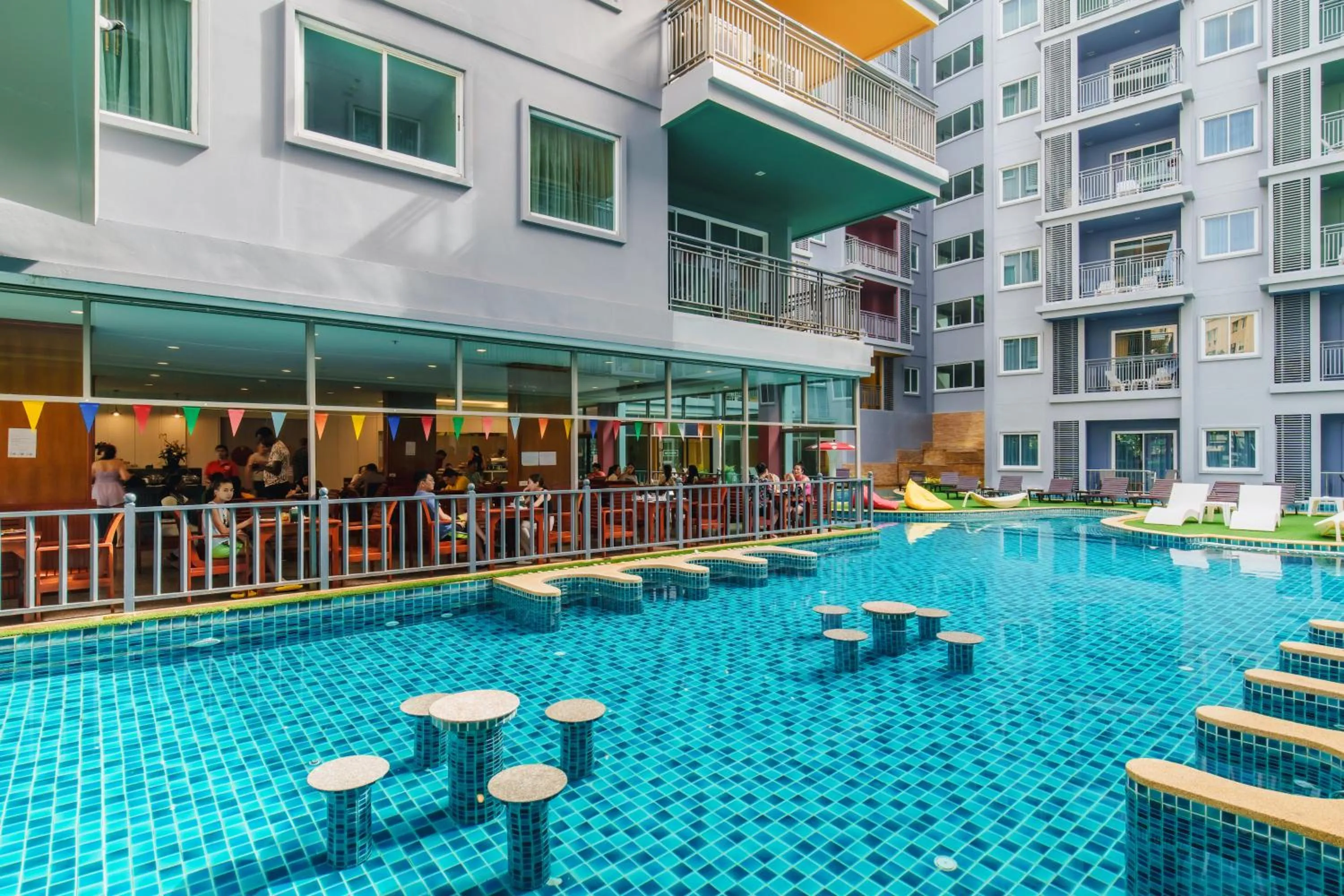 Swimming pool in Elite Suites Patong