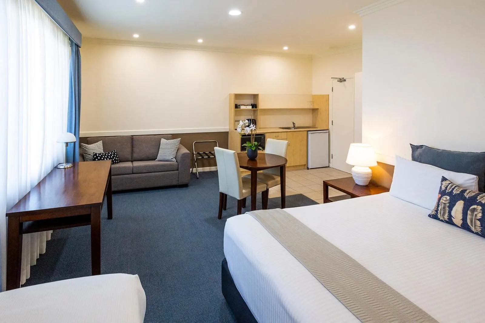 Bed in Hawkesbury Race Club Motel