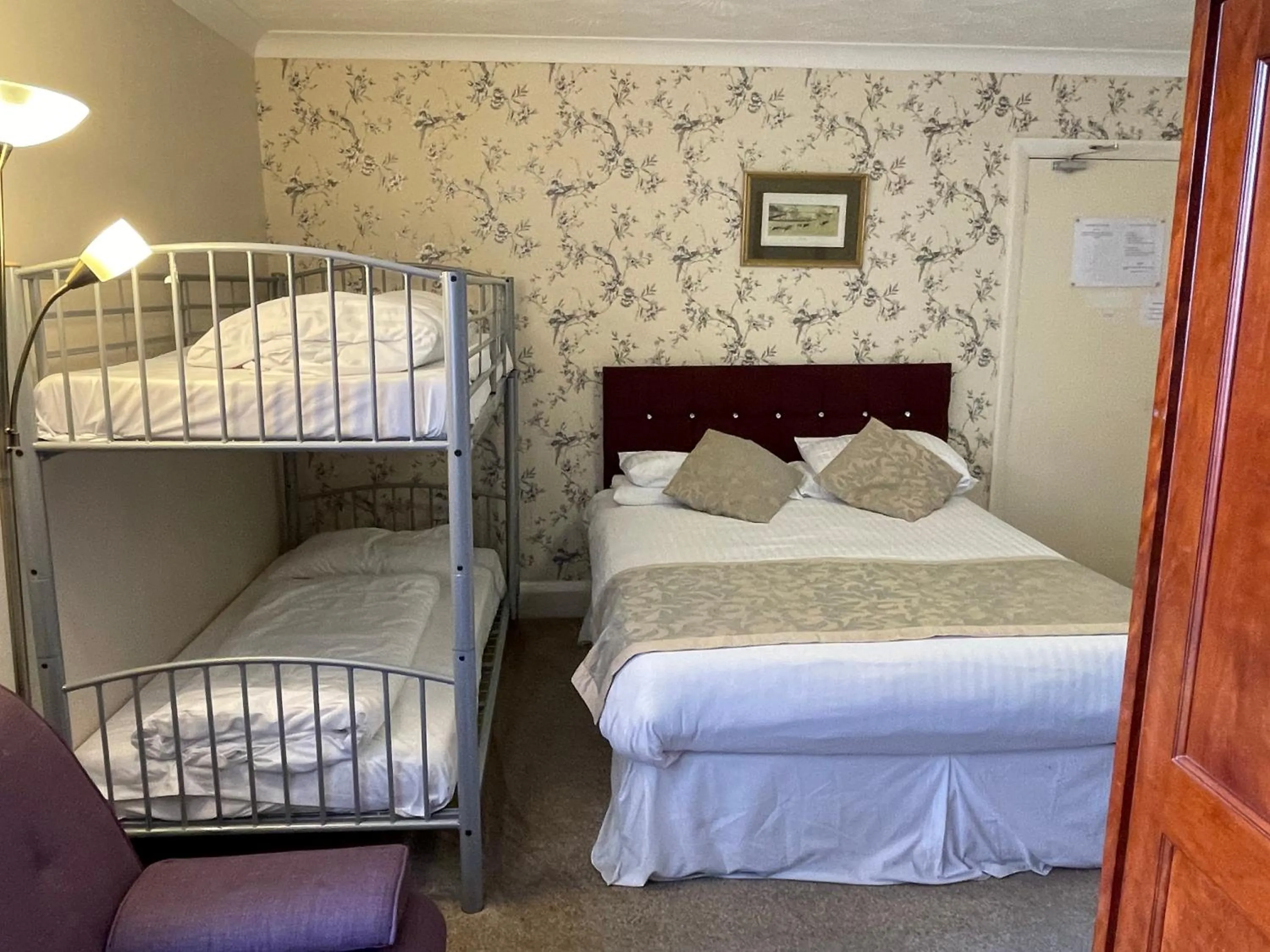 bunk bed, Bed in Yellow Mountain Hotel