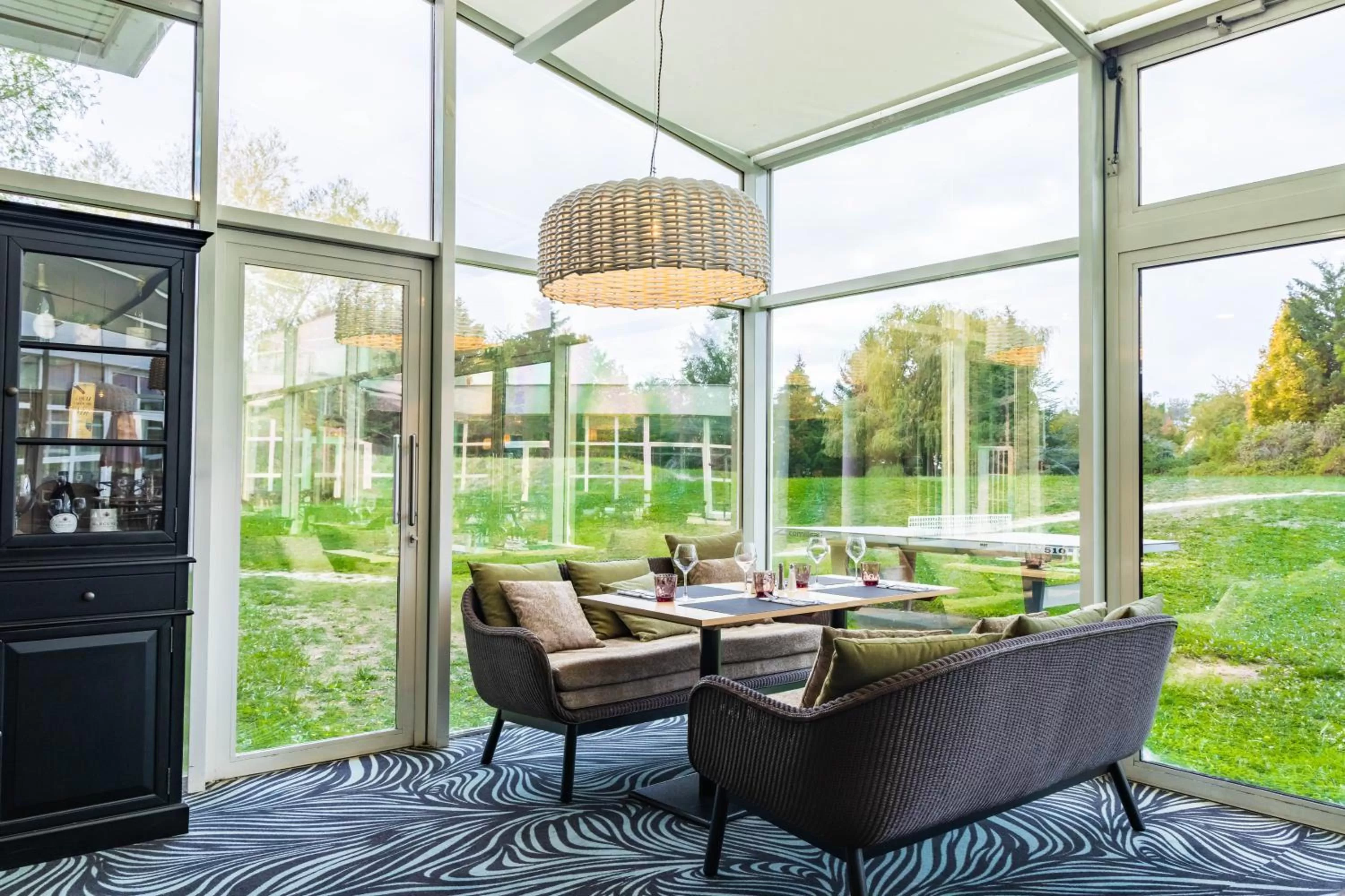 Restaurant/places to eat in Novotel Senart Golf De Greenparc