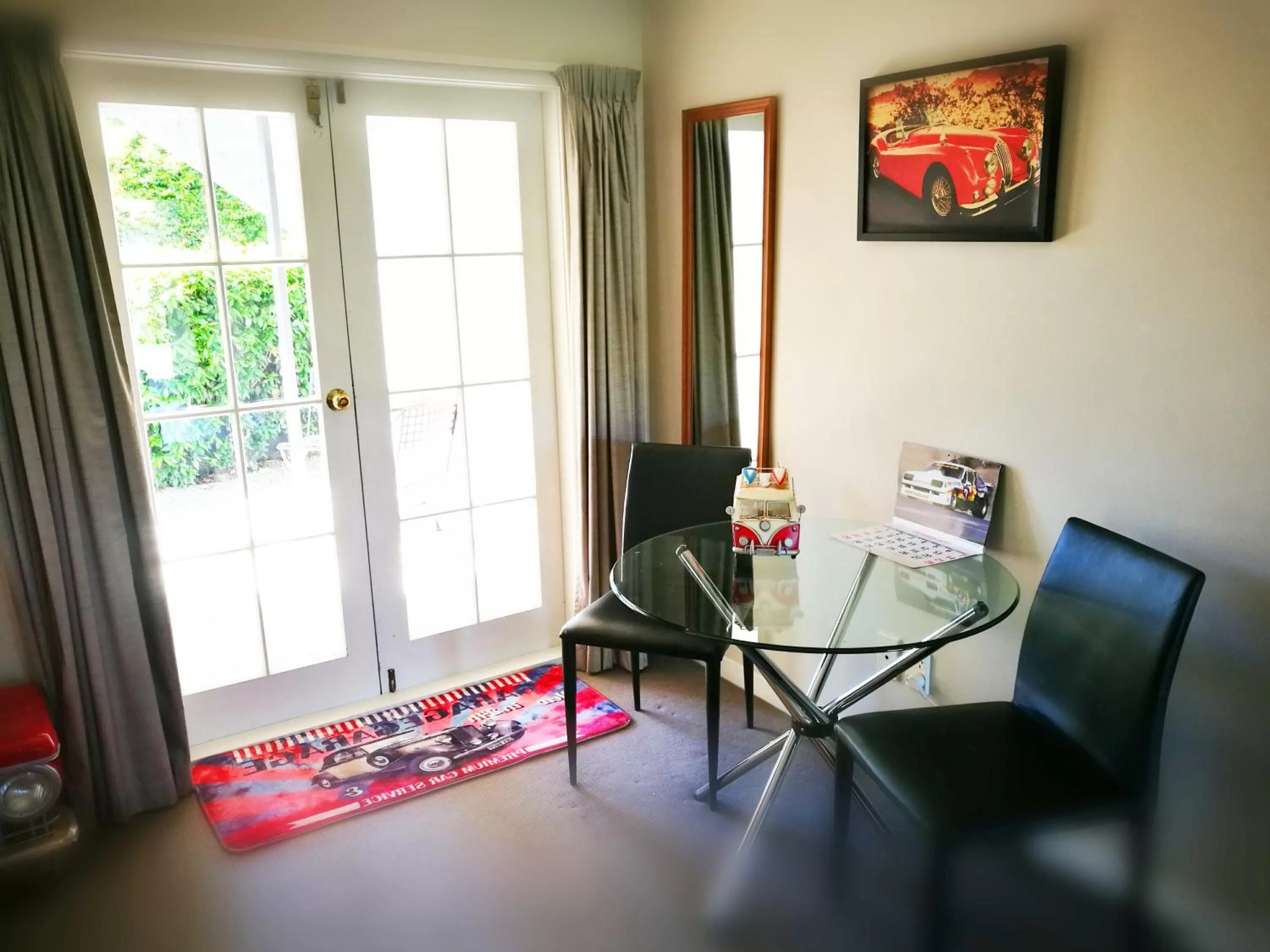 Seating area in Belmont Motor Inn