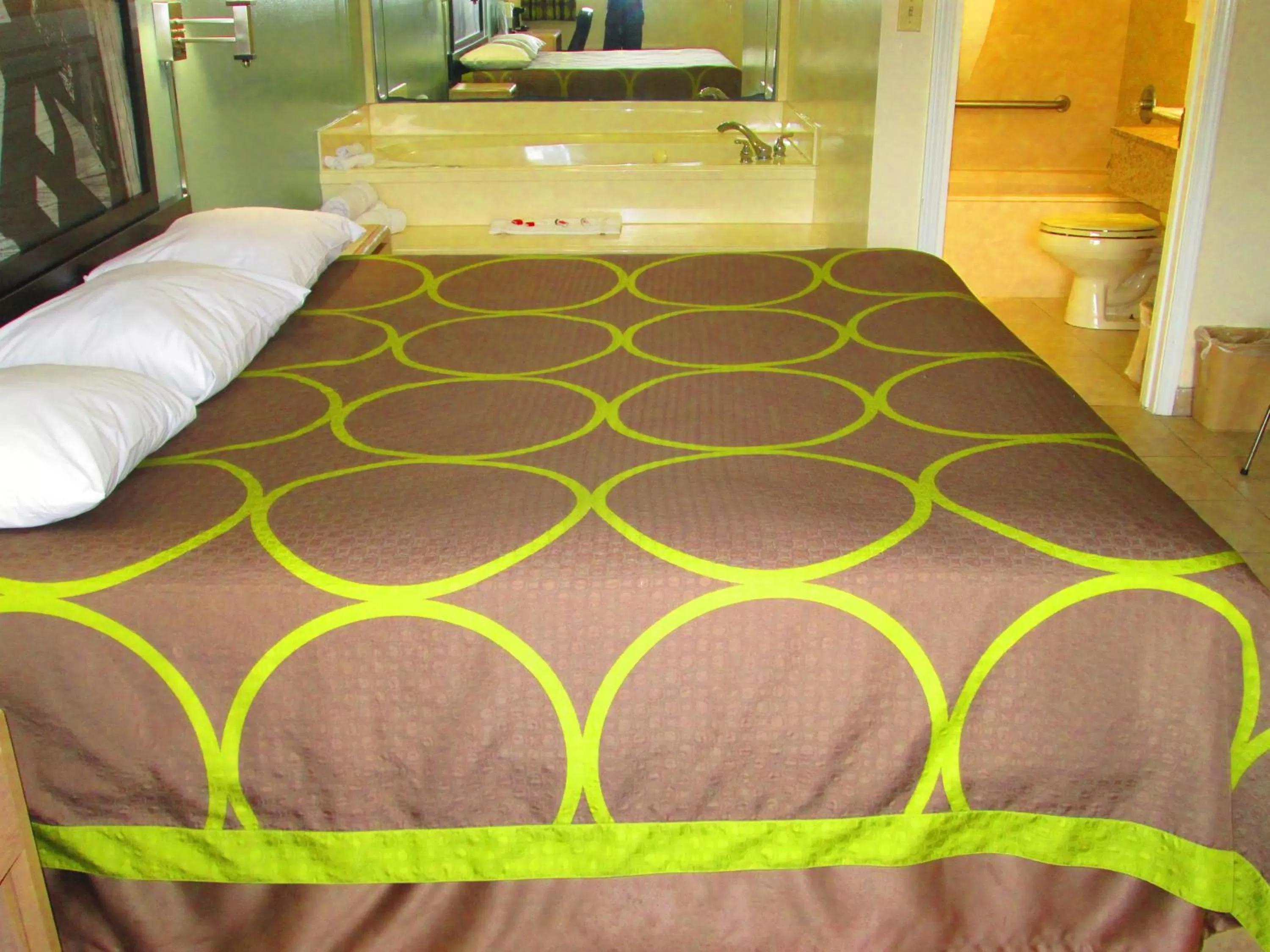 Bed in Super 8 by Wyndham Ft Walton Beach