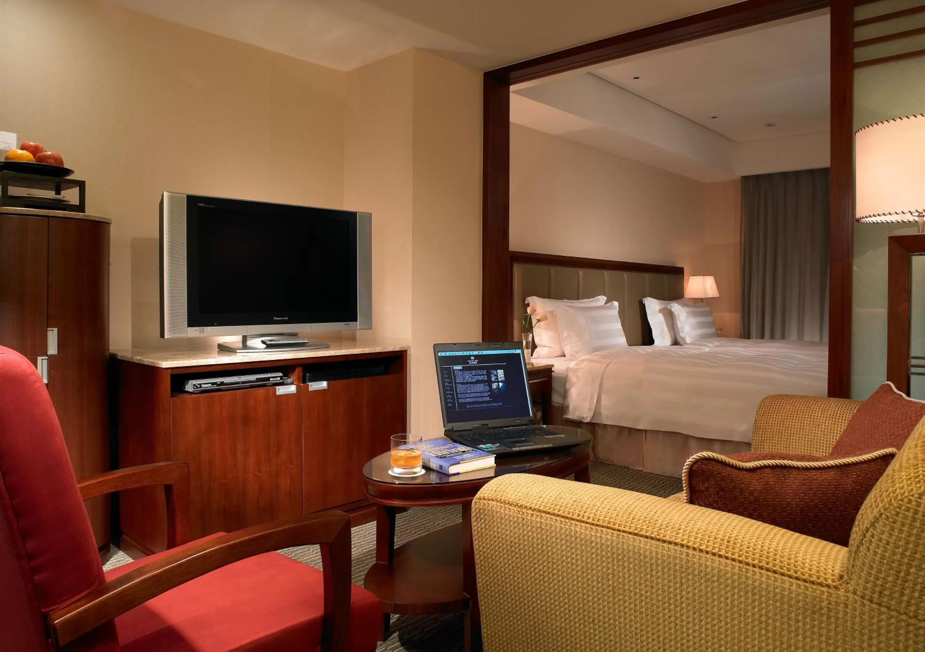 Bed in Royal Biz Taipei Hotel