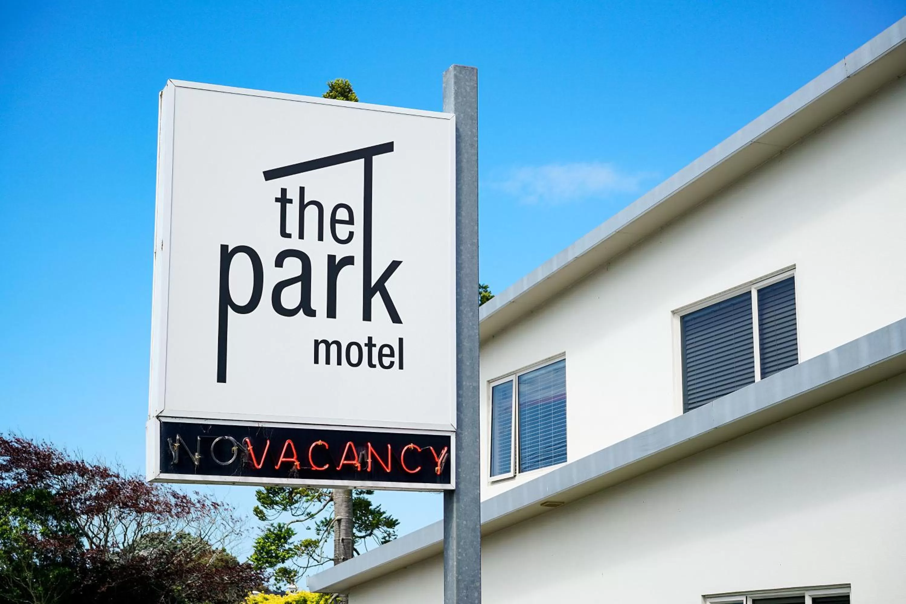 Logo/Certificate/Sign in The Park Motel