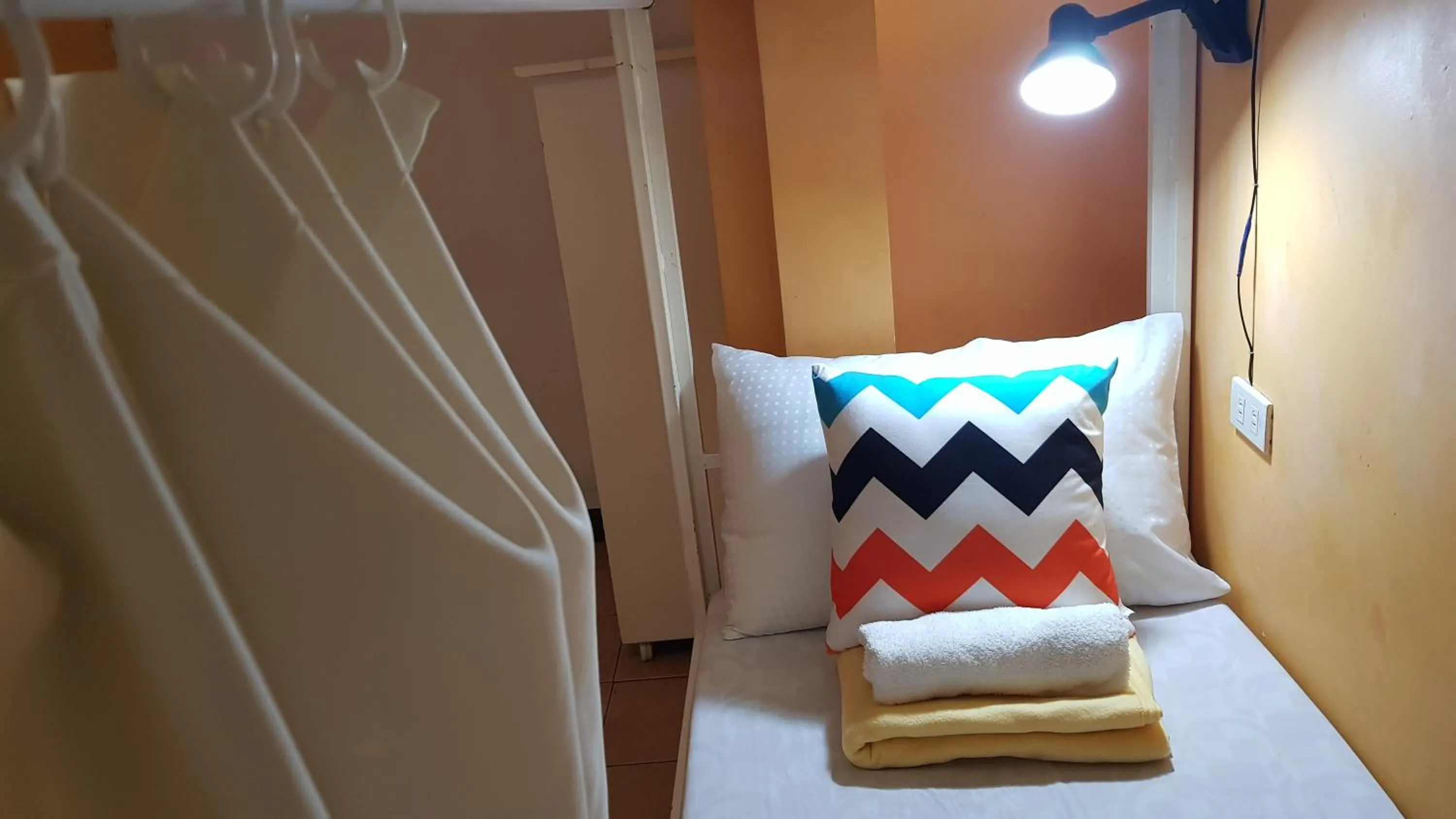 Bed in Crossroads Hostel Manila