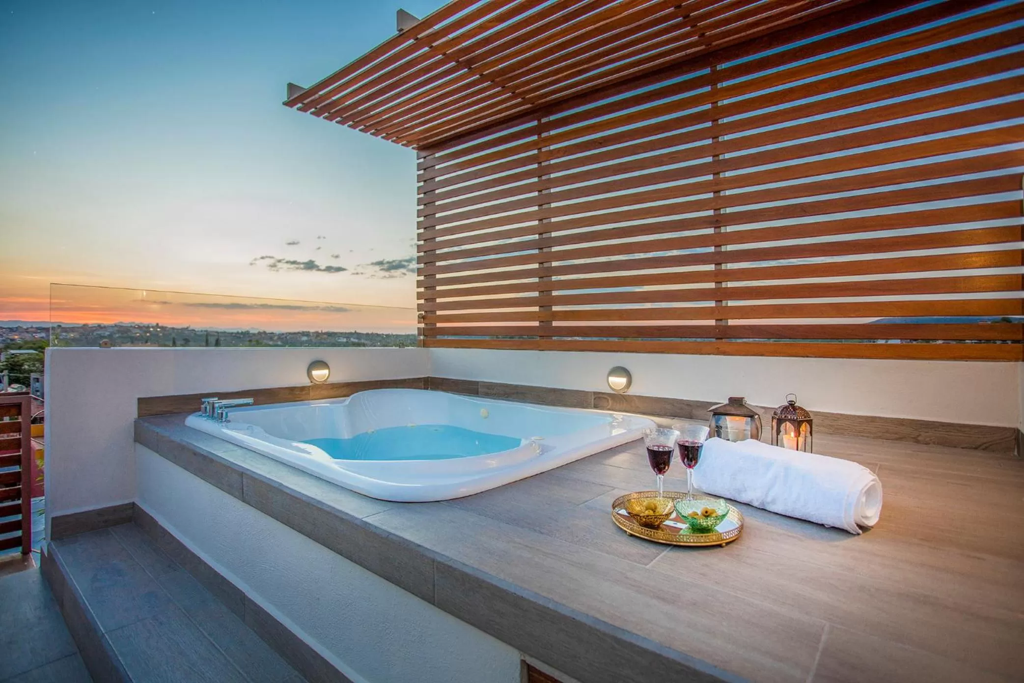 Hot Tub in Casa Delphine