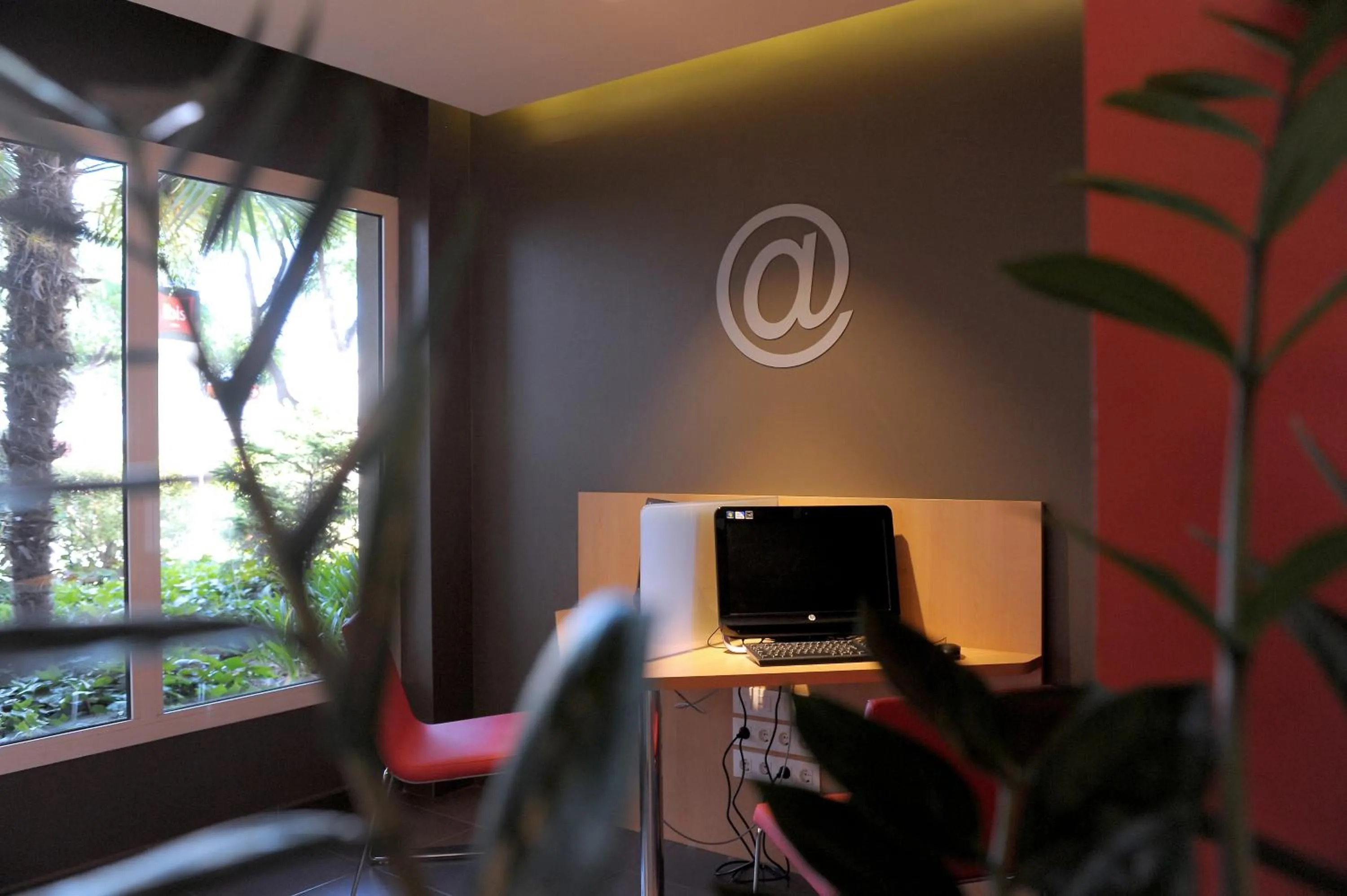 Business facilities in Ibis Cornella