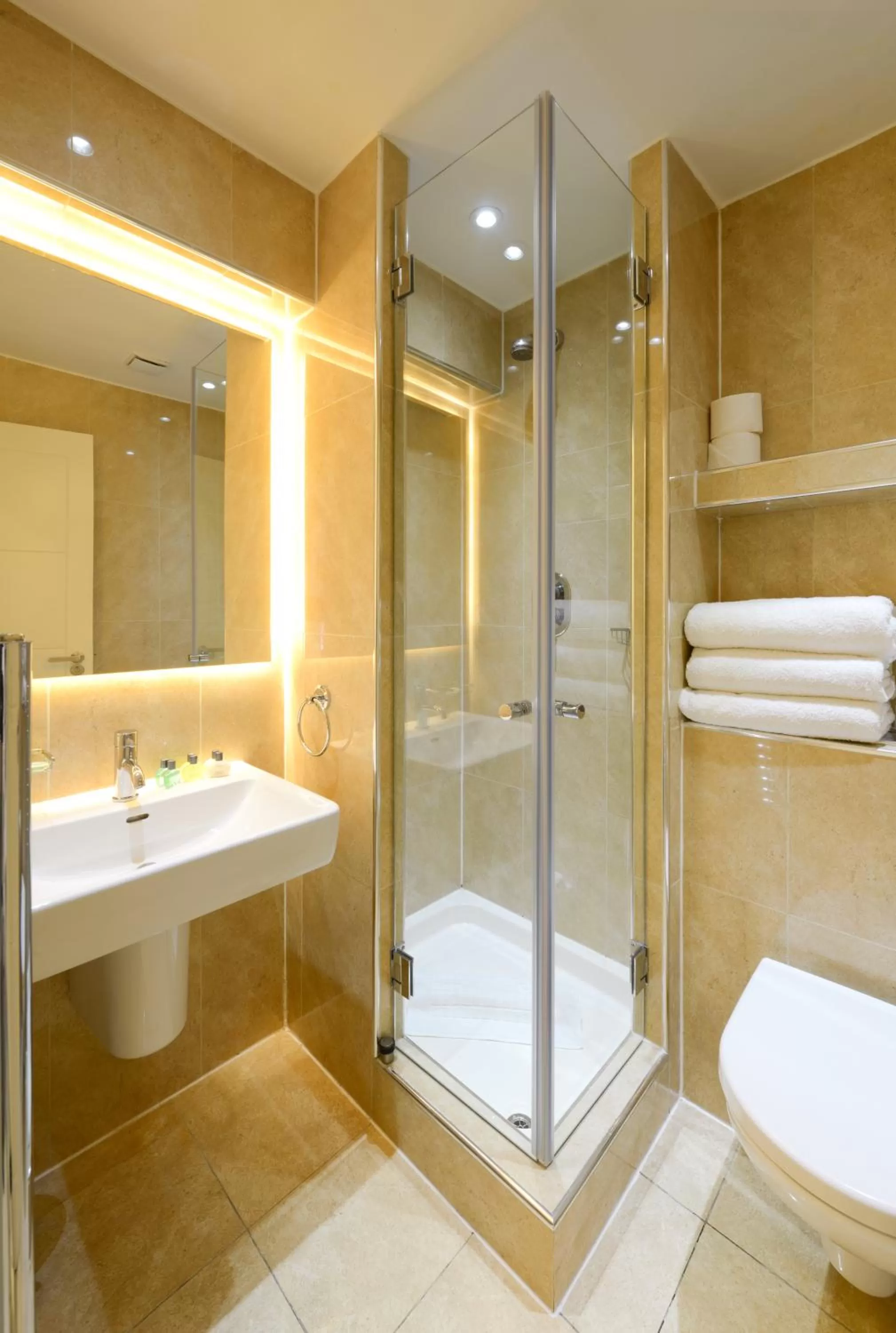 Bathroom in Mayflower Hotel