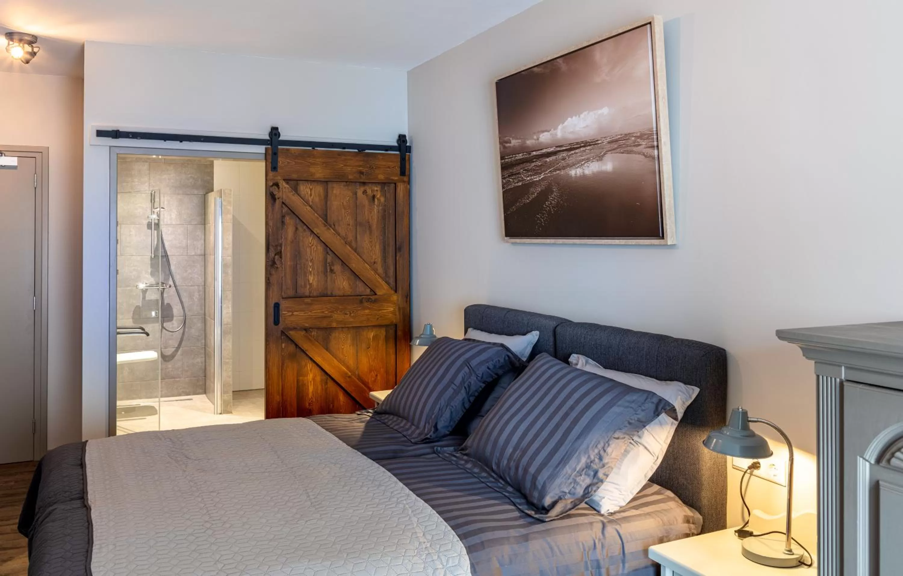Shower, Bed in Boutique Hotel Herberg Binnen