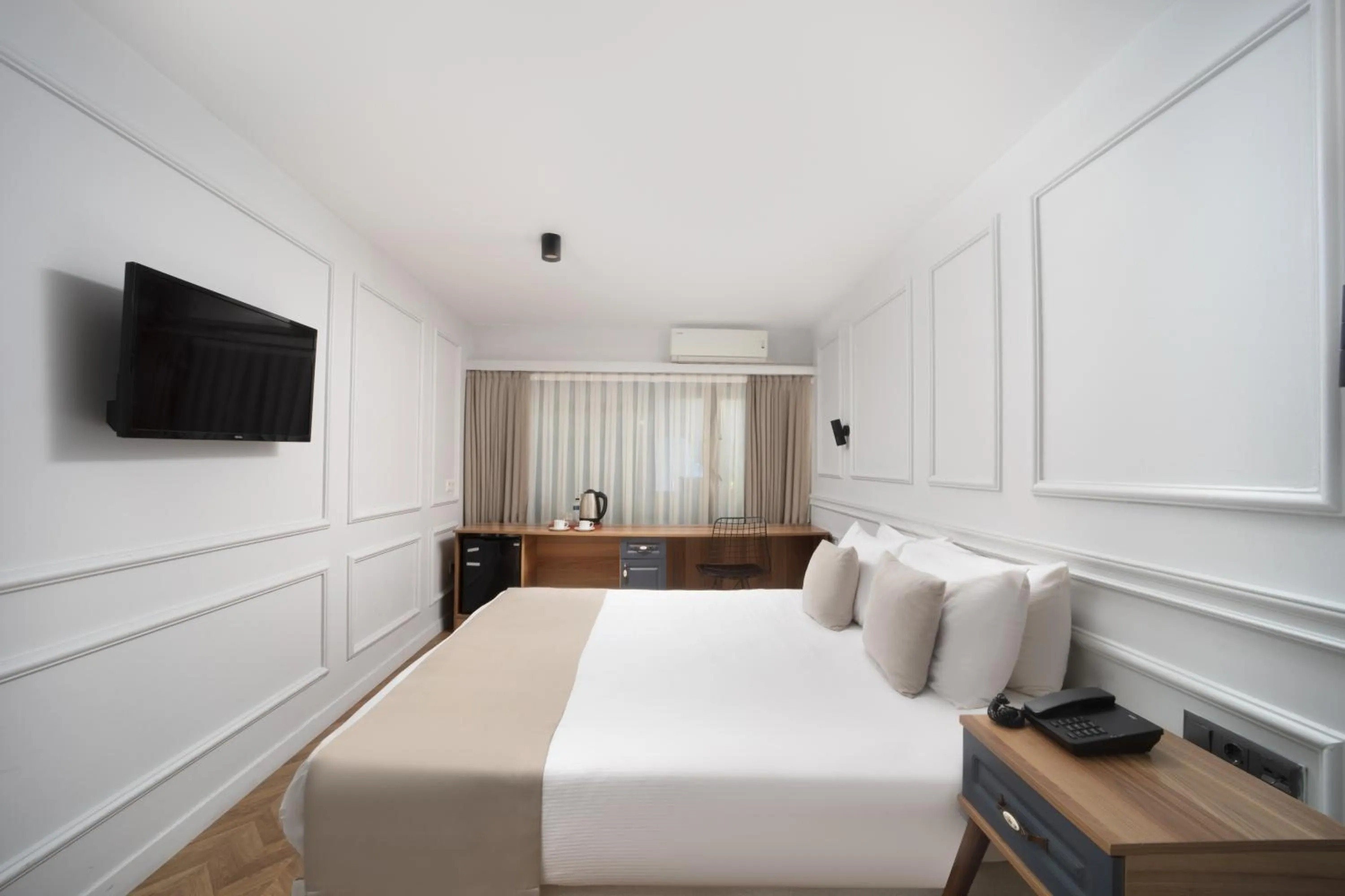 Bed in Elan Hotel Istanbul Pera