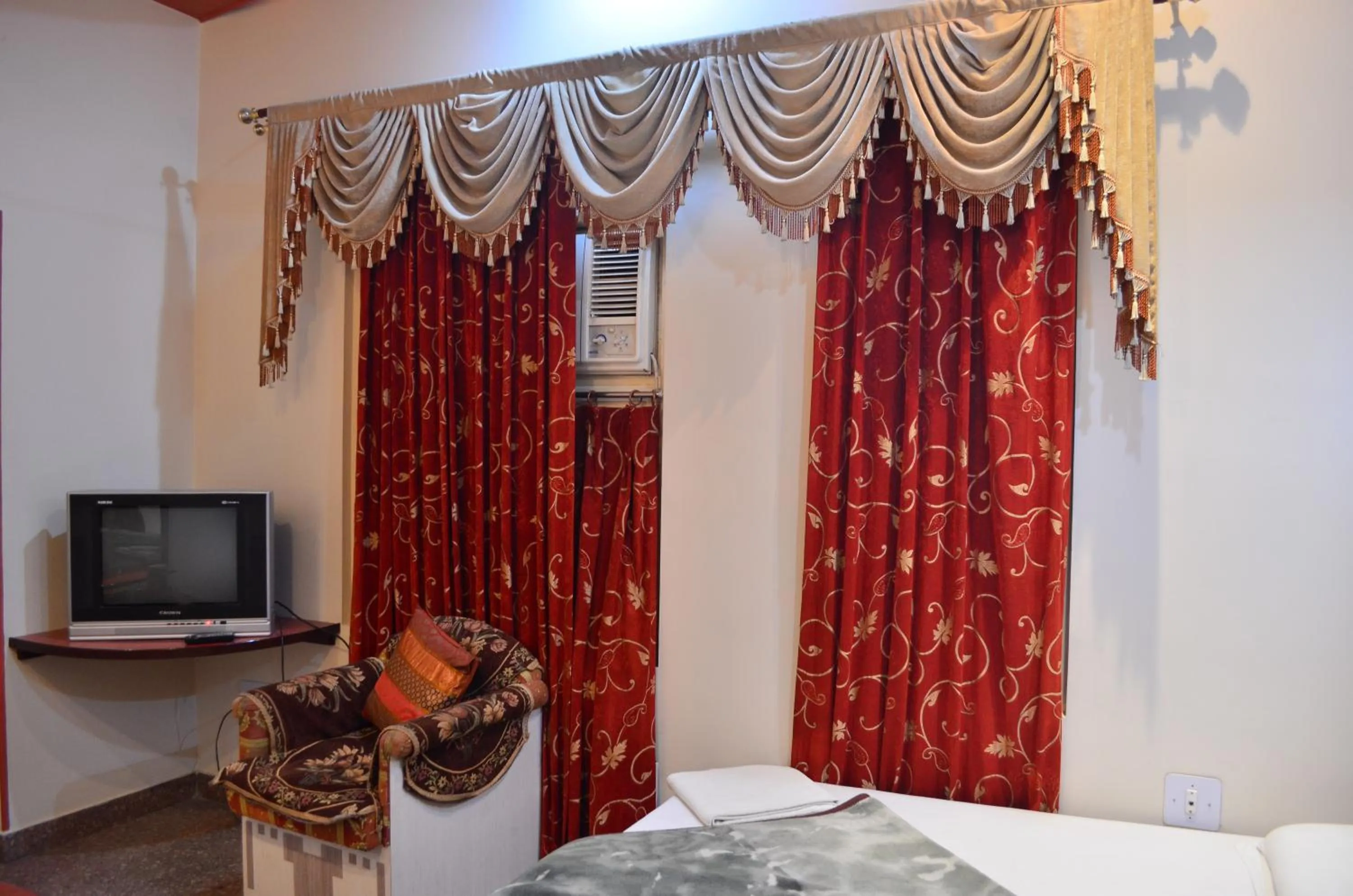 Bedroom, Bed in Hotel Kalyan