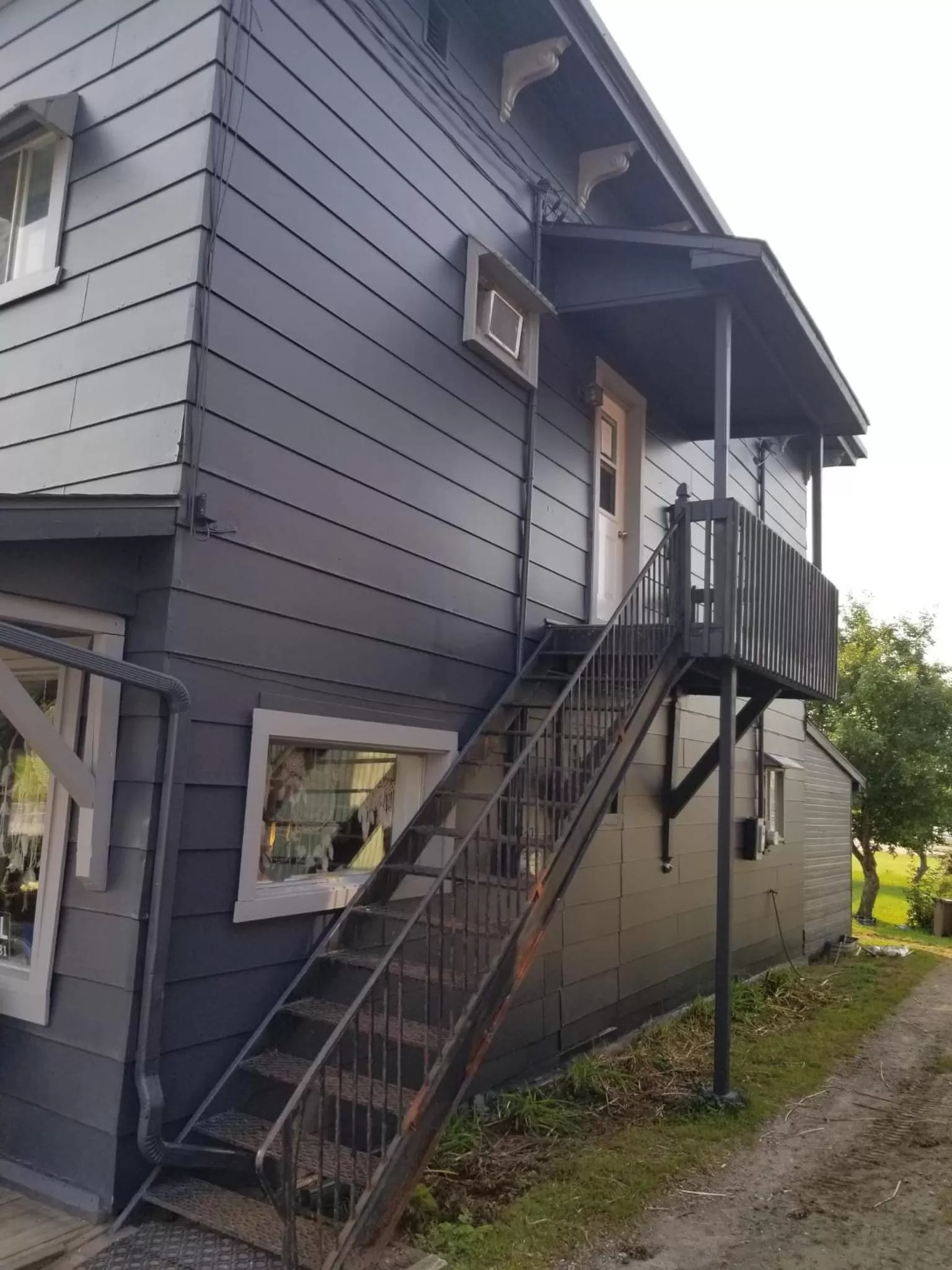 Property building in Motel Shantik