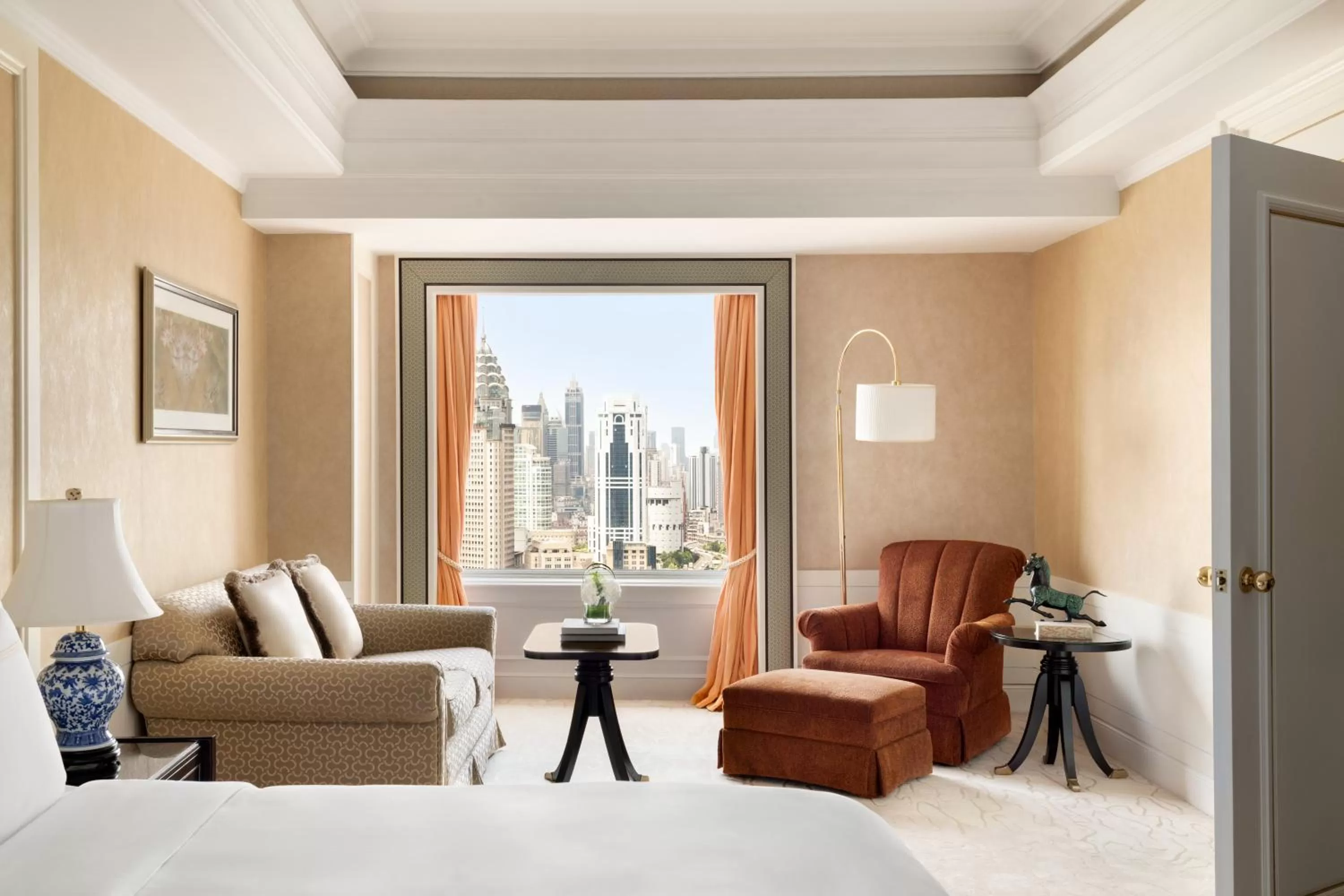 Seating area, Bed in Pudong Shangri-La, Shanghai