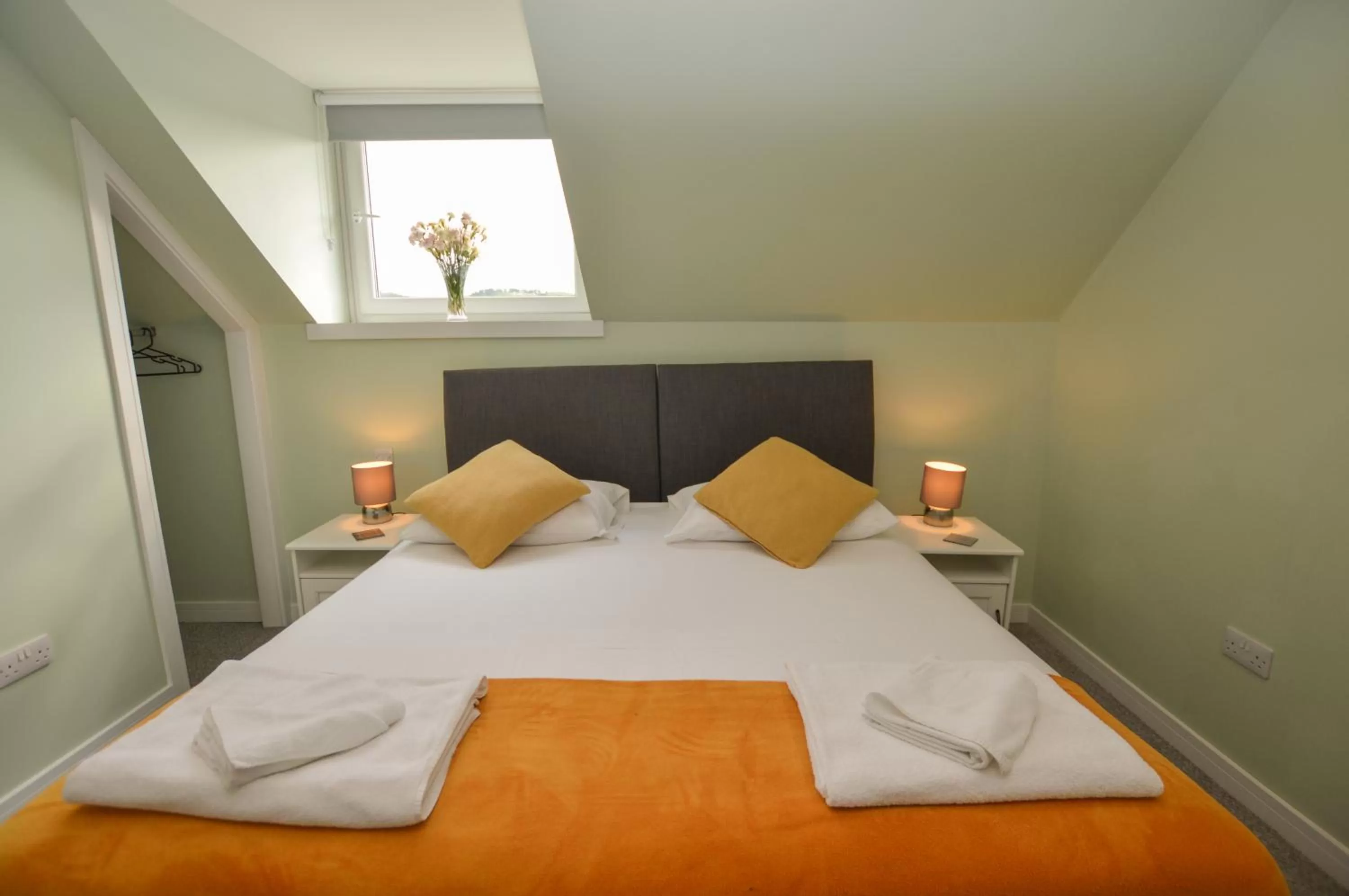 Bedroom, Bed in Fairhaven, Oban Town Centre