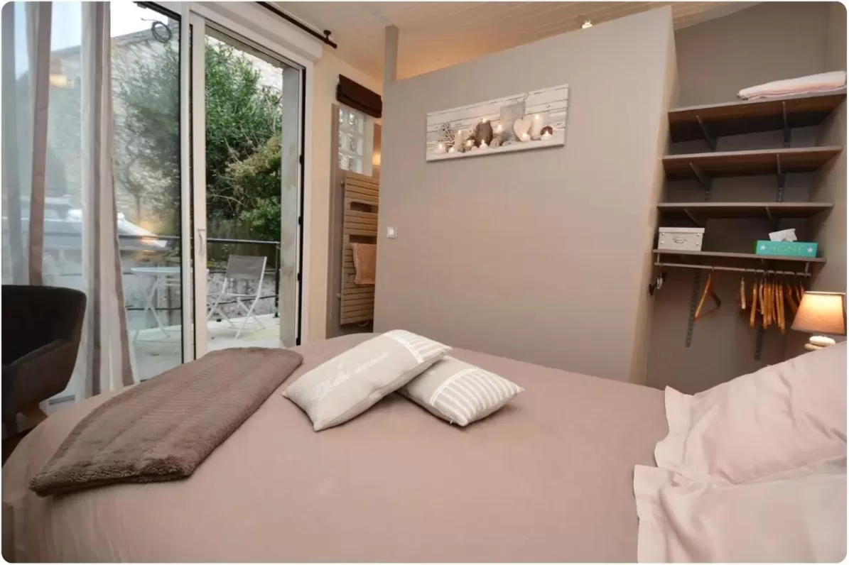 Bed in Villa Eugénie Melun