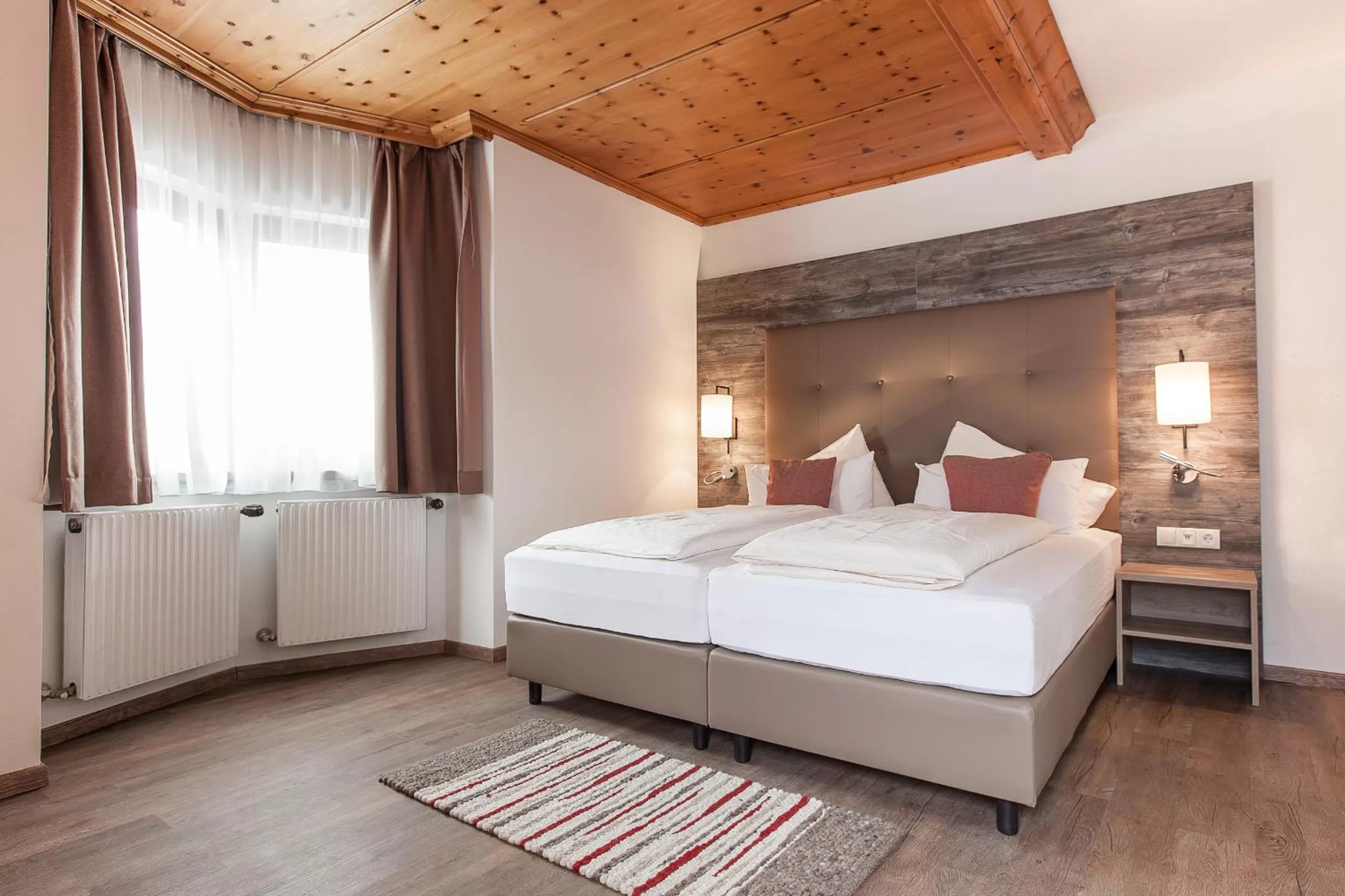 Bedroom, Bed in Alpenhotel Tirolerhof