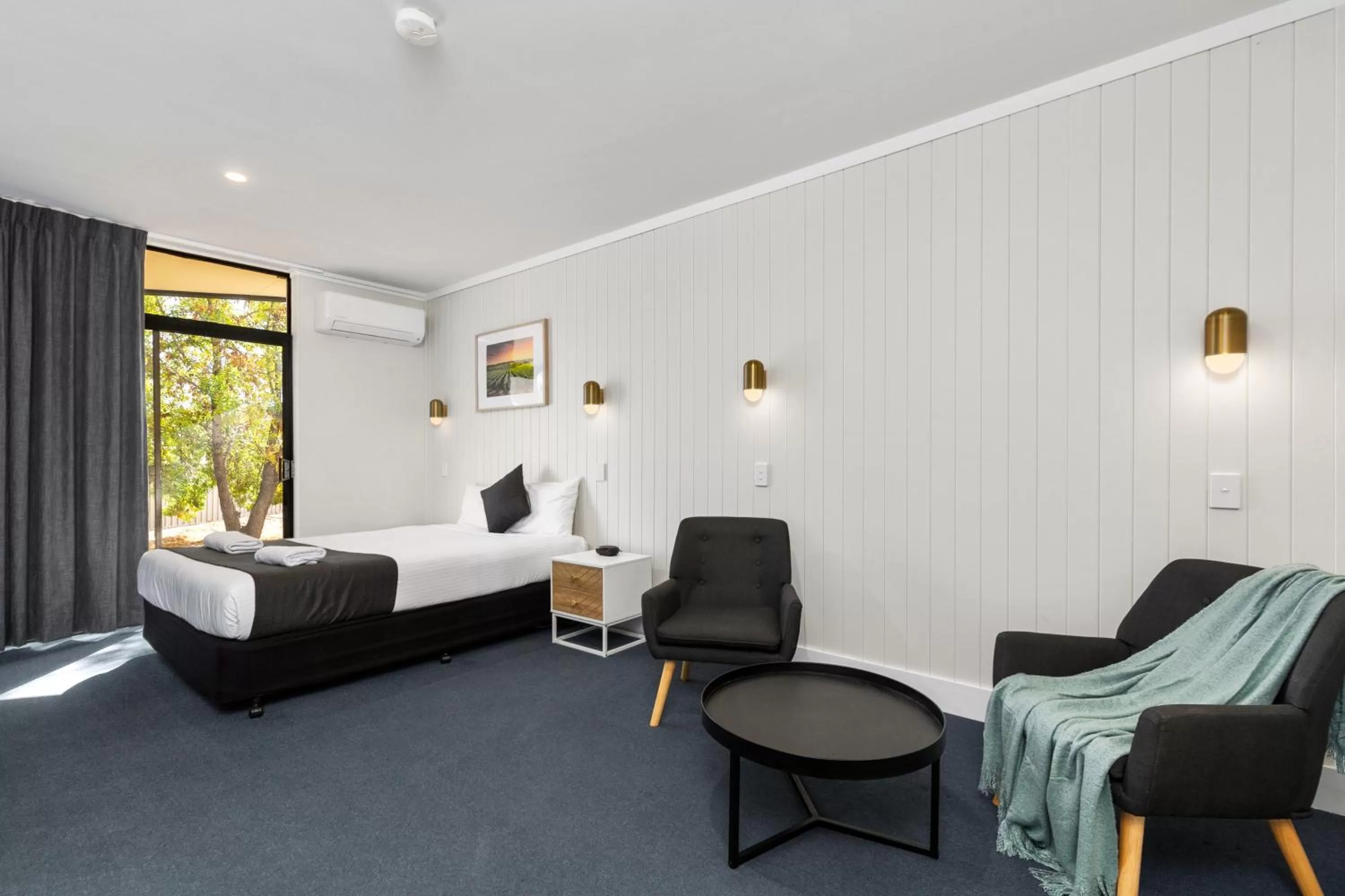 Bedroom, Bed in The Wine Vine Hotel