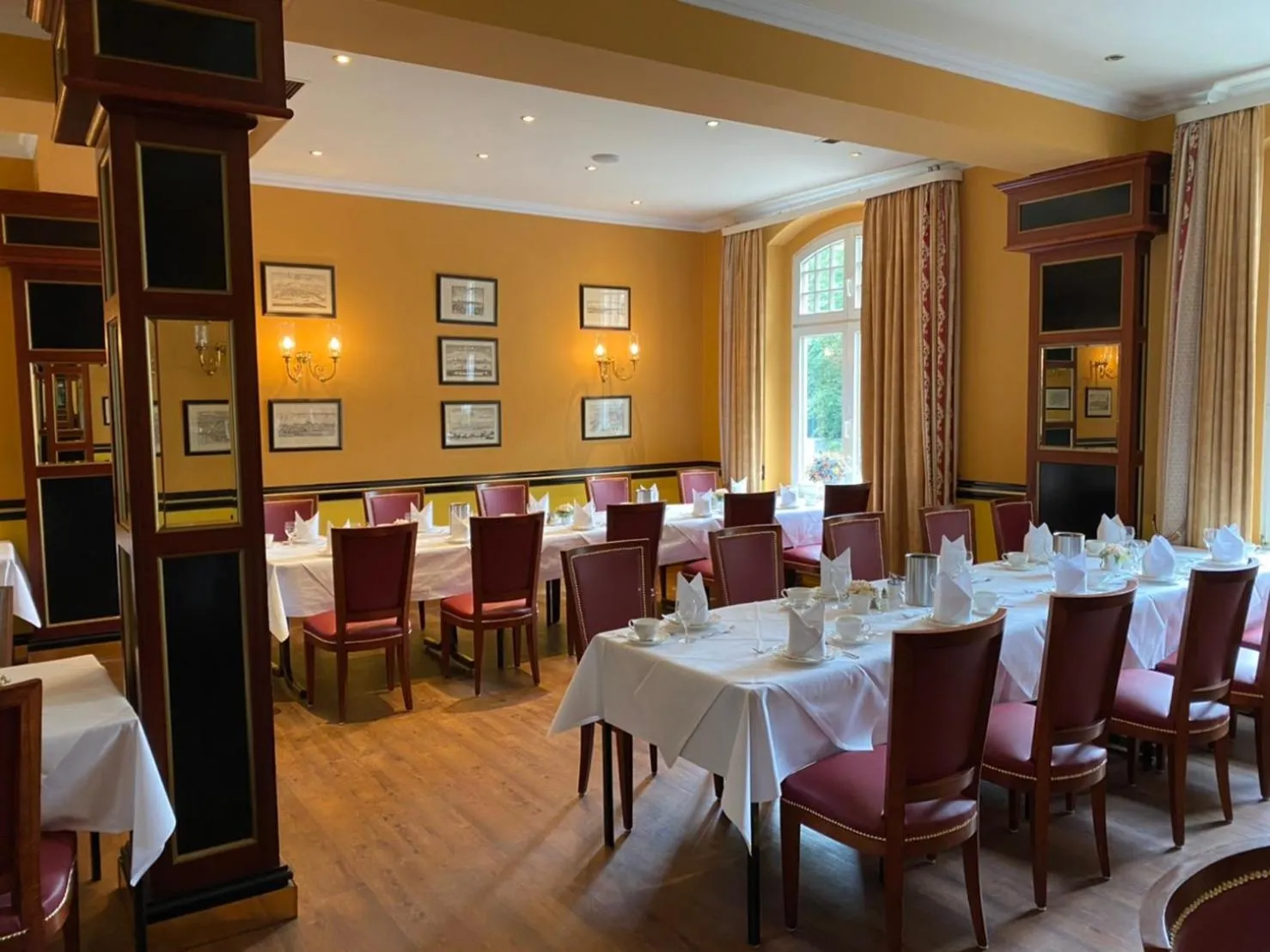 Restaurant/places to eat in Hotel Kronprinz