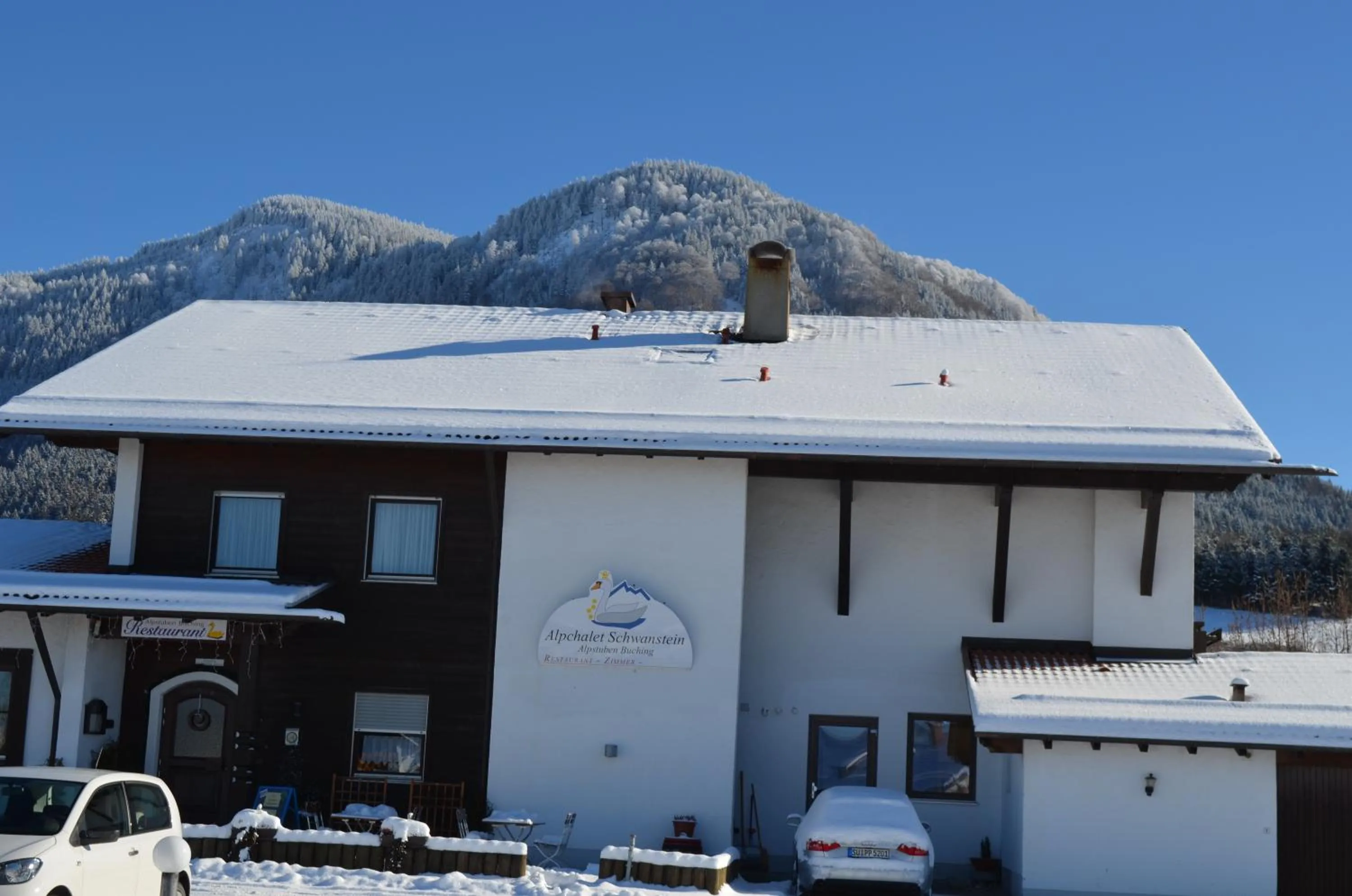 Facade/entrance in Alpchalet Schwanstein