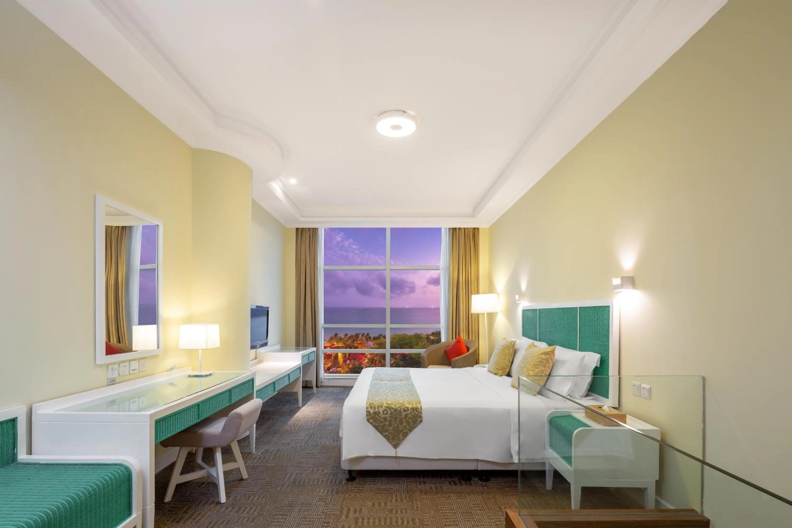 Photo of the whole room, Bed in Sunshine Resort Intime Sanya