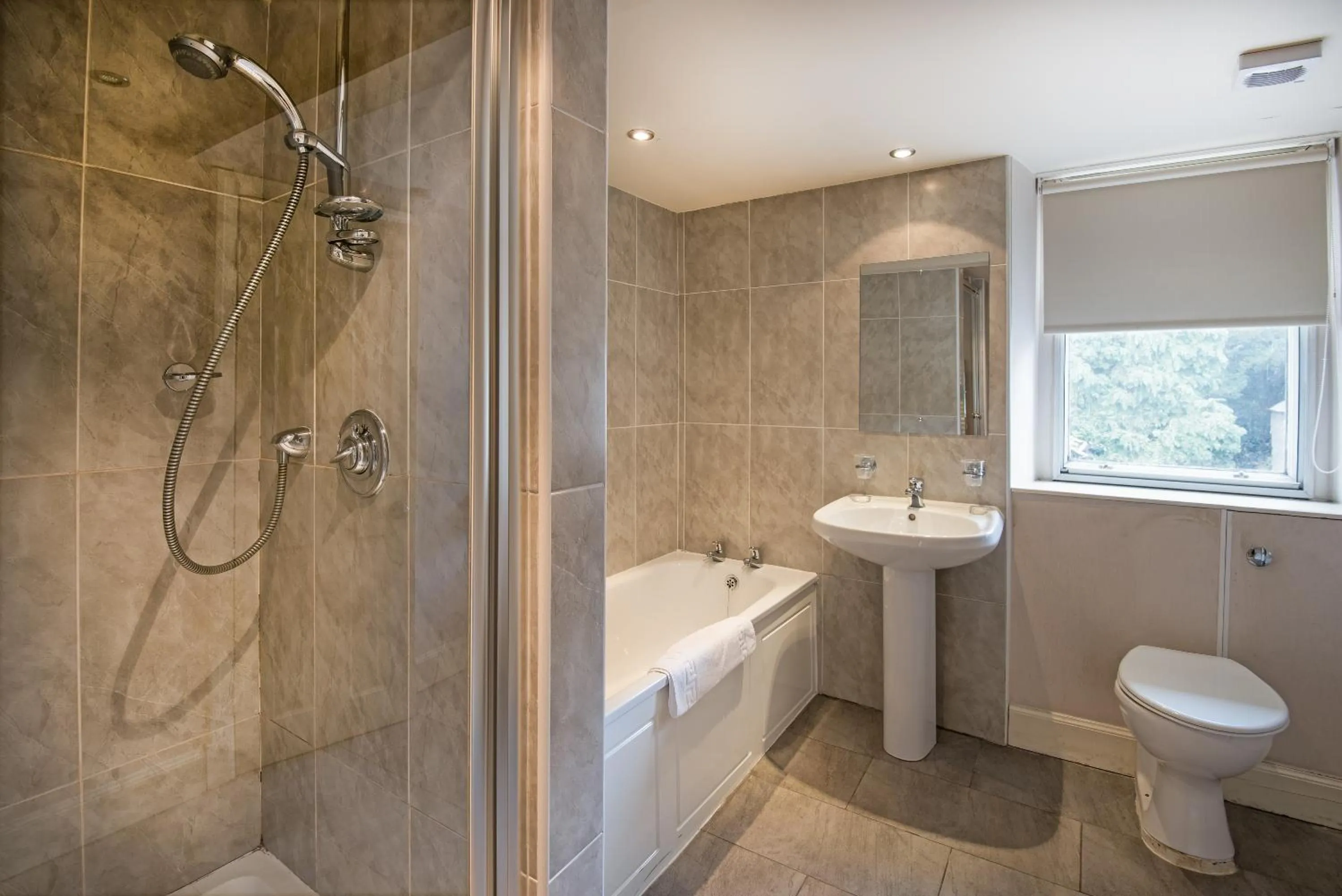 Bathroom in Queenshead Hotel Kelso