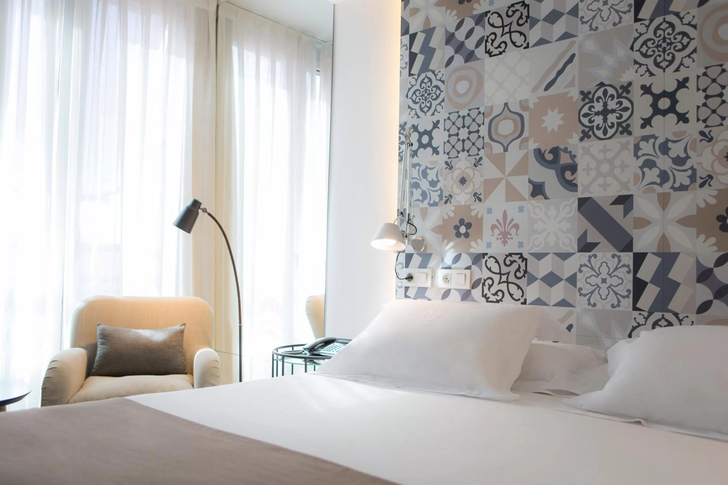 Decorative detail, Bed in Vincci Soma