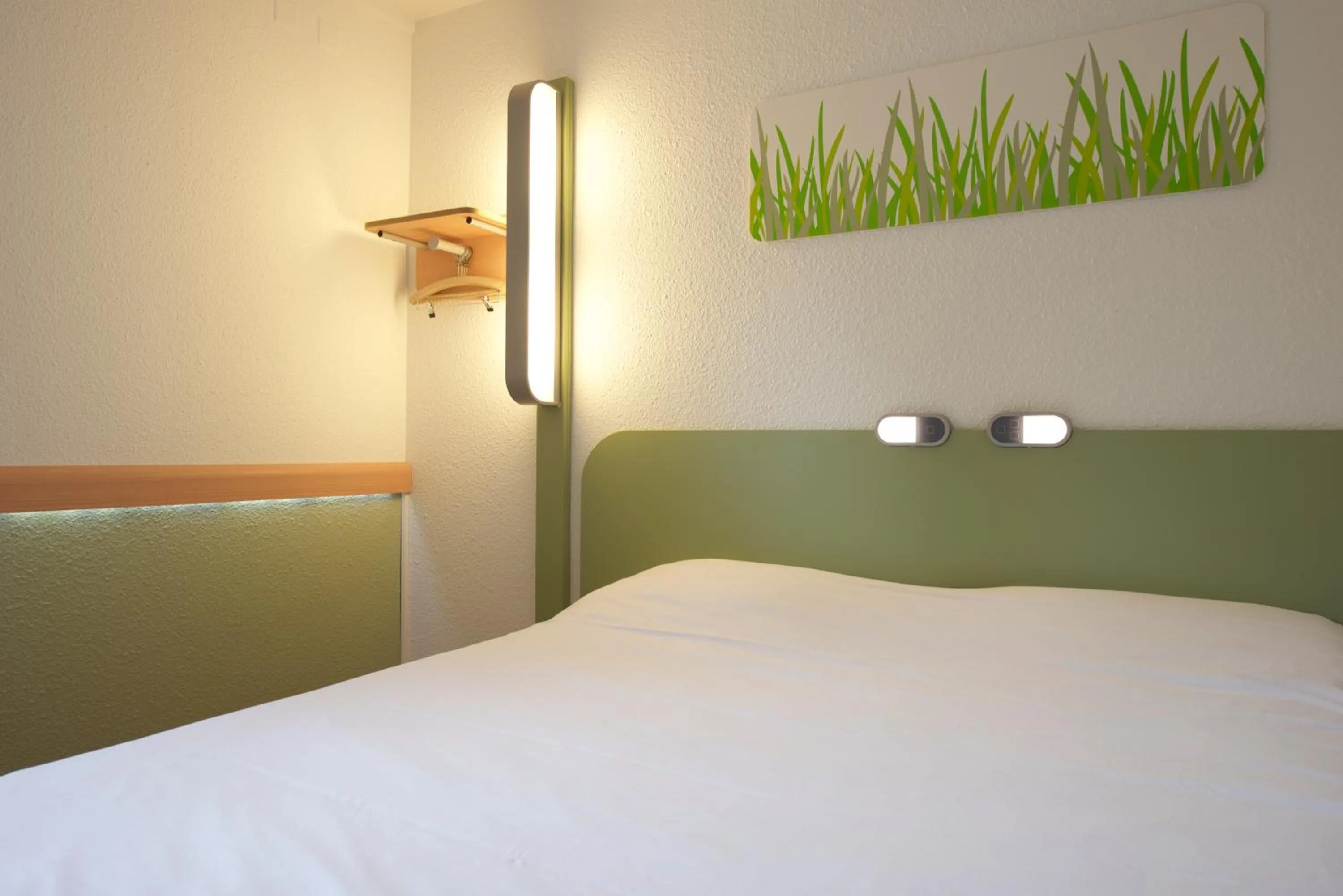Bed in ibis budget Pau Lescar