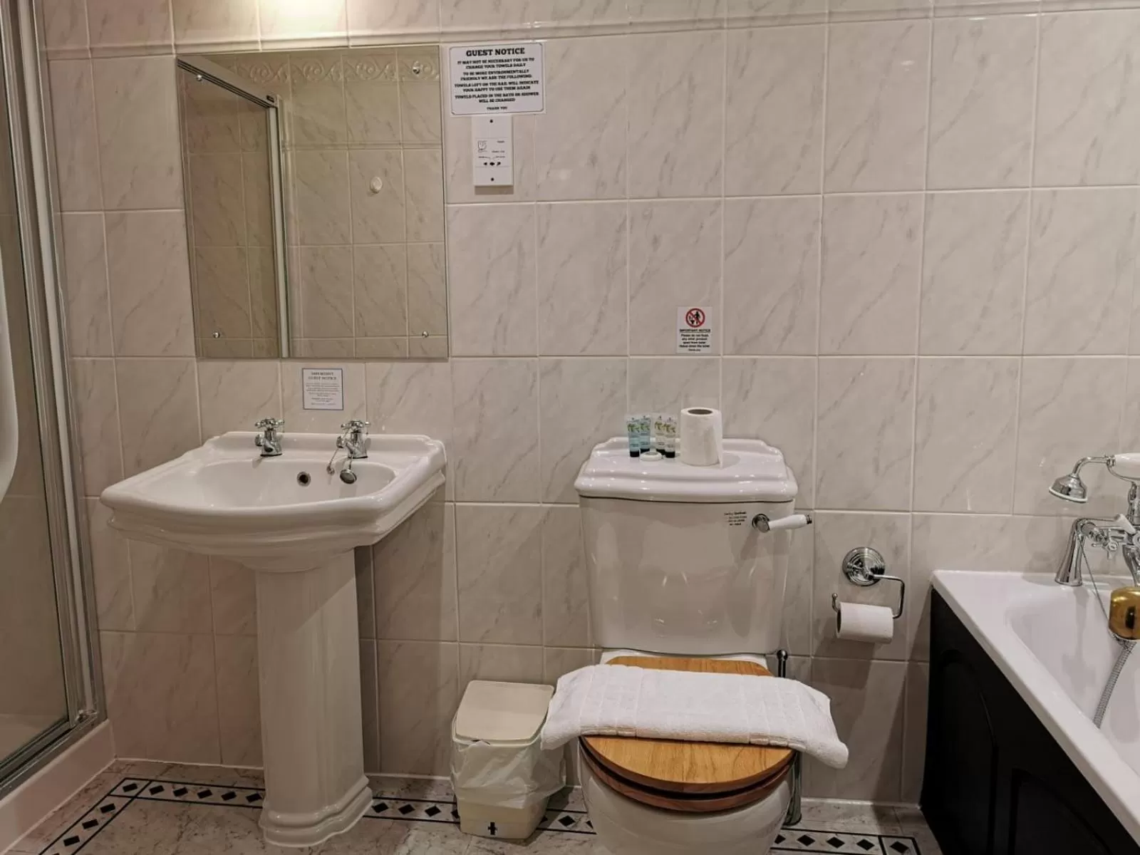 Bathroom in The Compasses Inn