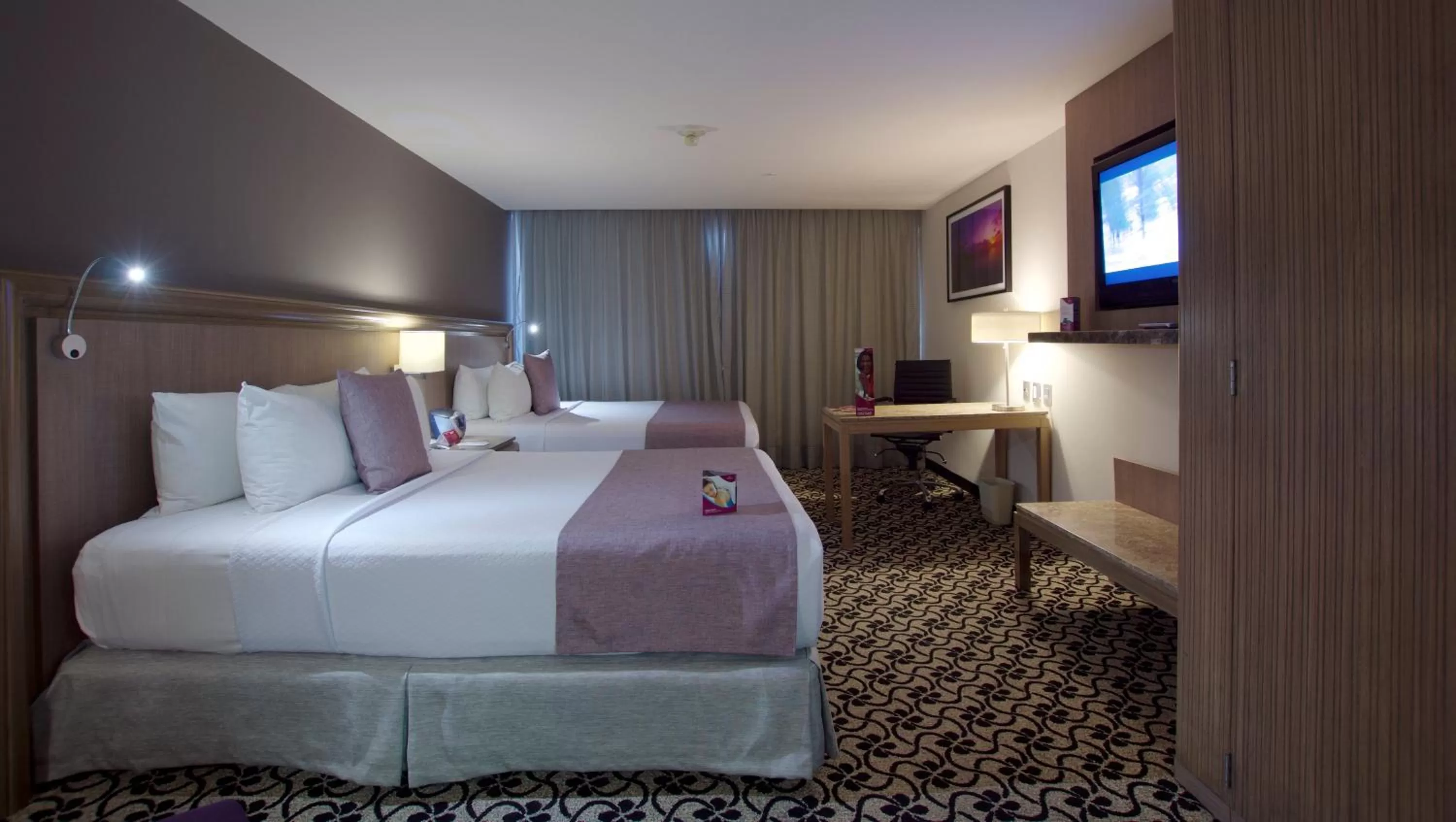 Photo of the whole room, Bed in Crowne Plaza Hotel Mexico City North-Tlalnepantla, an IHG Hotel
