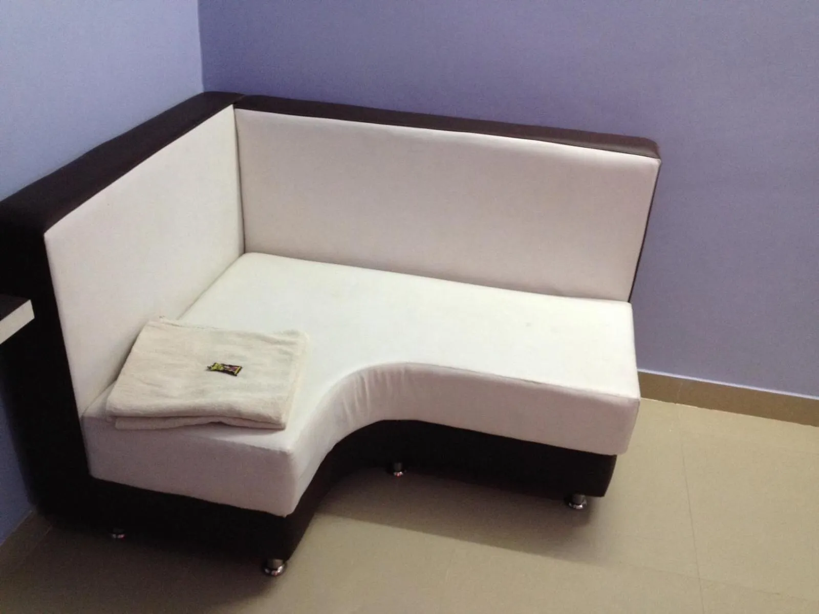 Bed in Hotel Viraat Inn