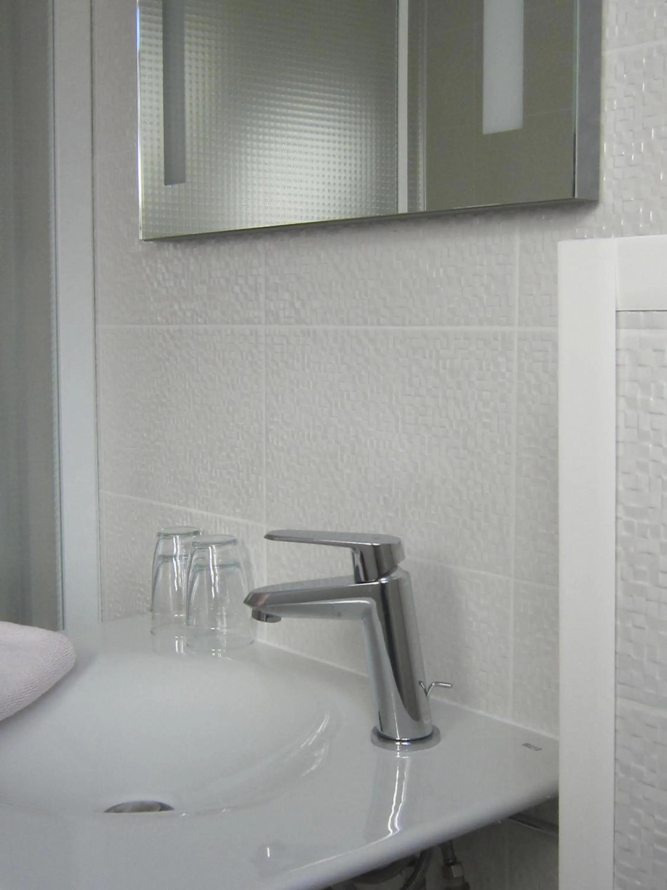 Bathroom in Hôtel de Perros, The Originals Boutique