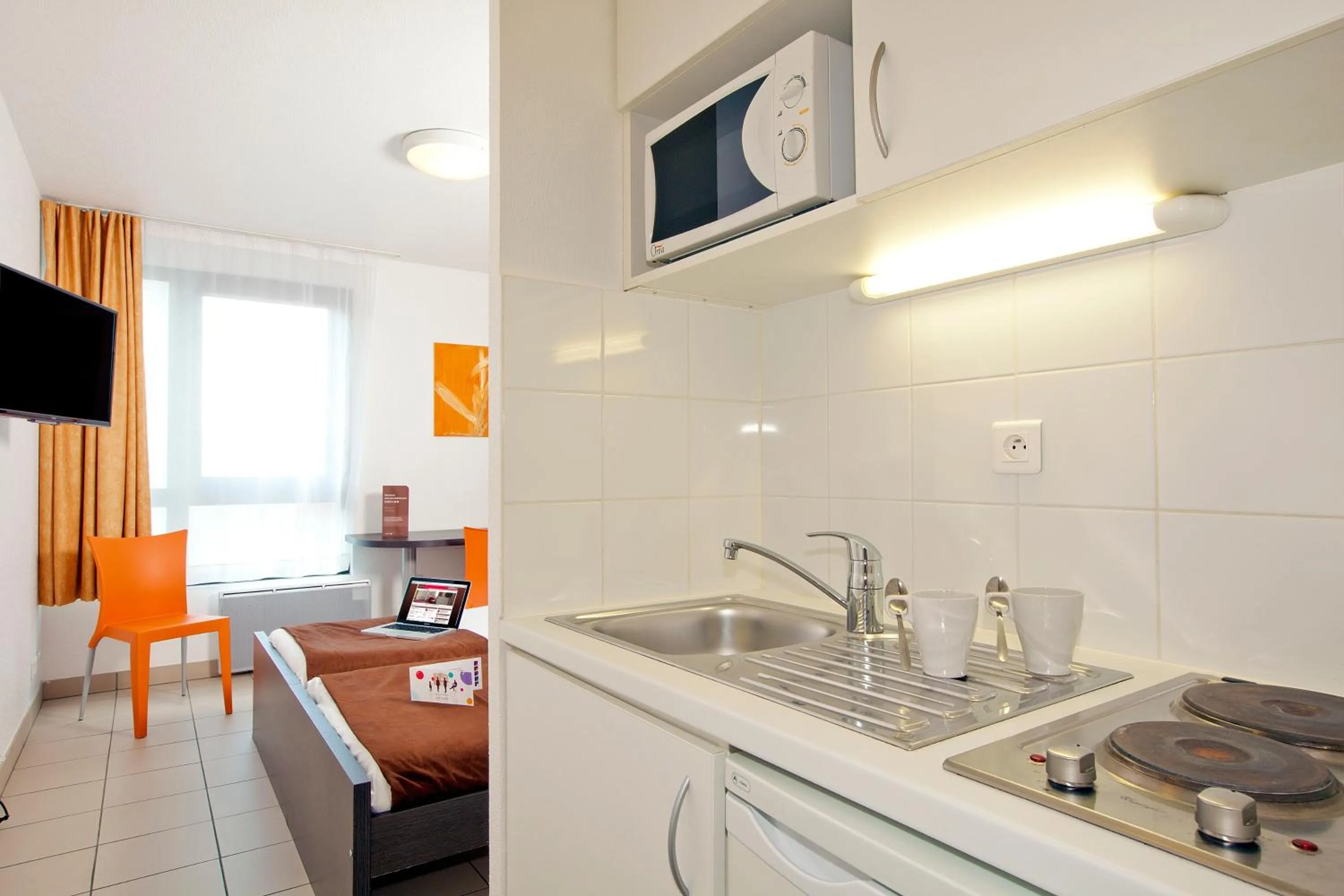 Kitchen or kitchenette in Cerise Strasbourg