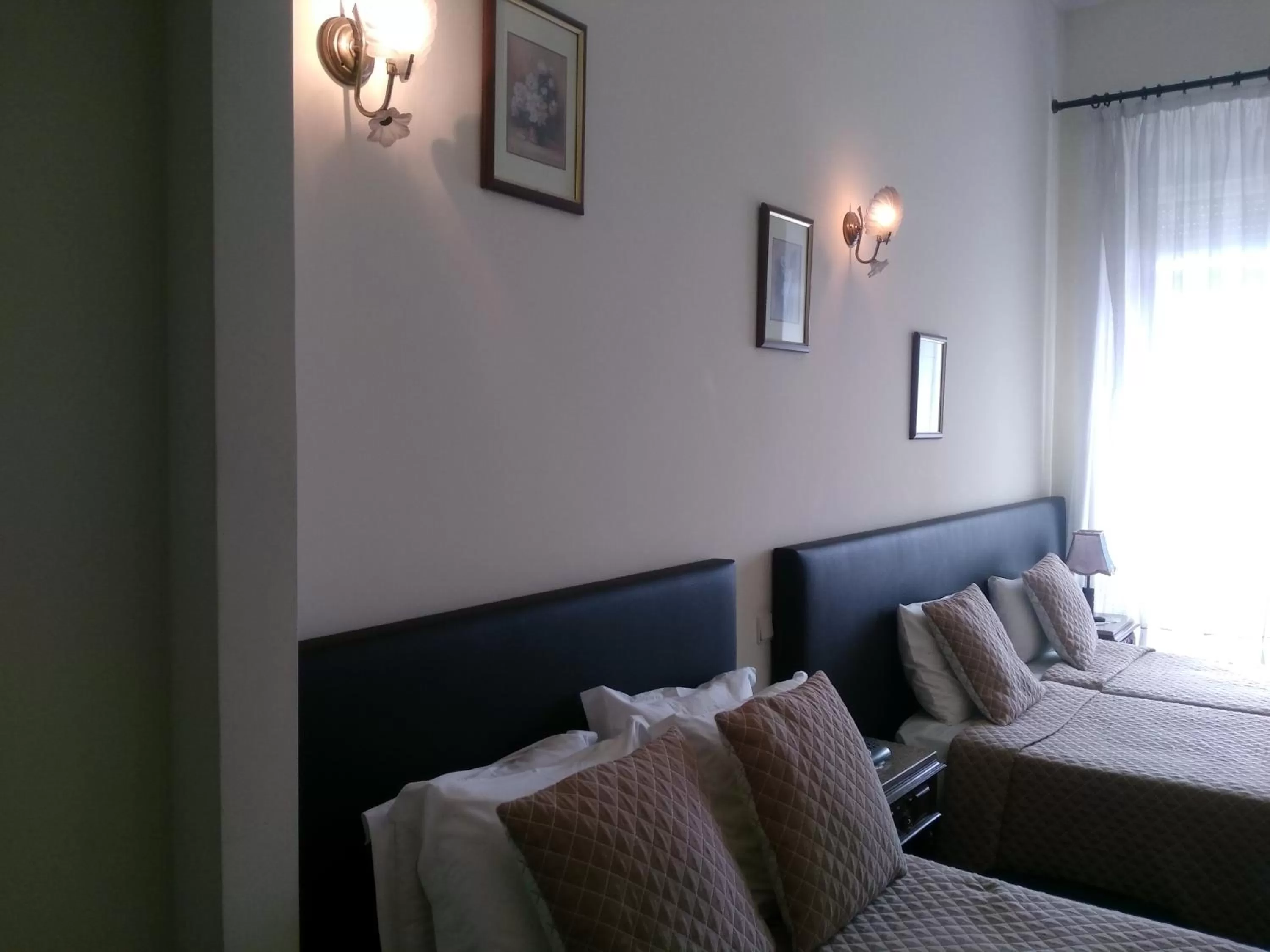 Shower, Bed in Hotel Mira D'Aire