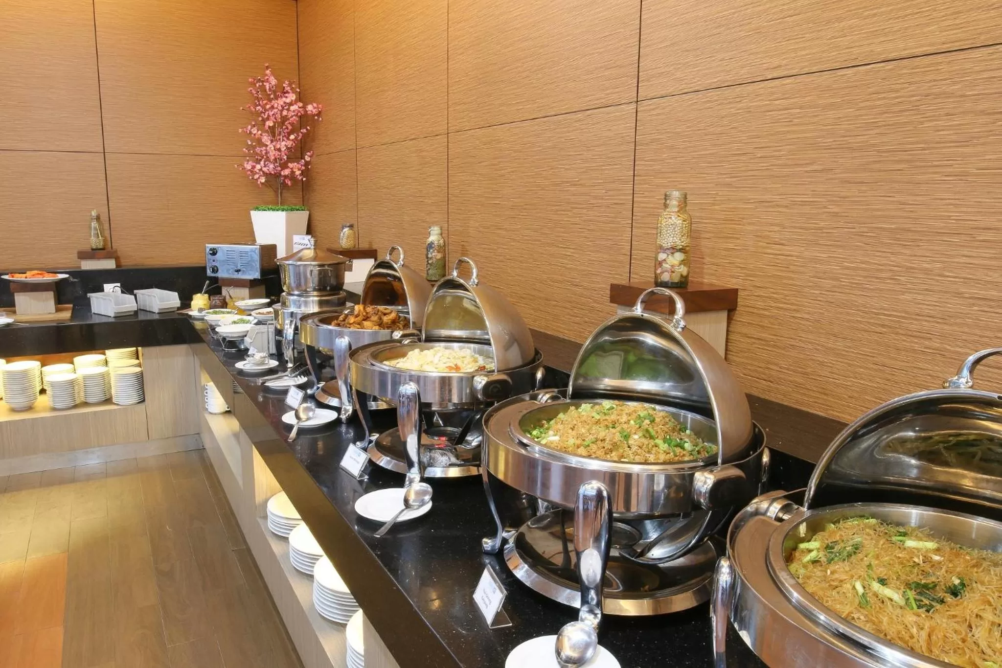 Restaurant/places to eat in Terraz Tree Hotel Jakarta