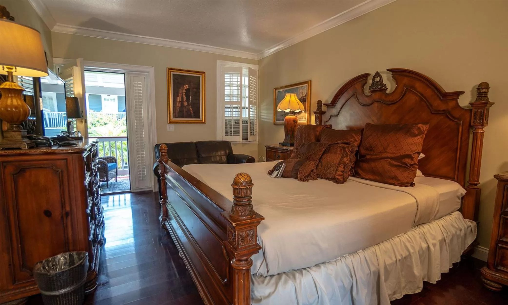 Bed in Casablanca Inn on the Bay