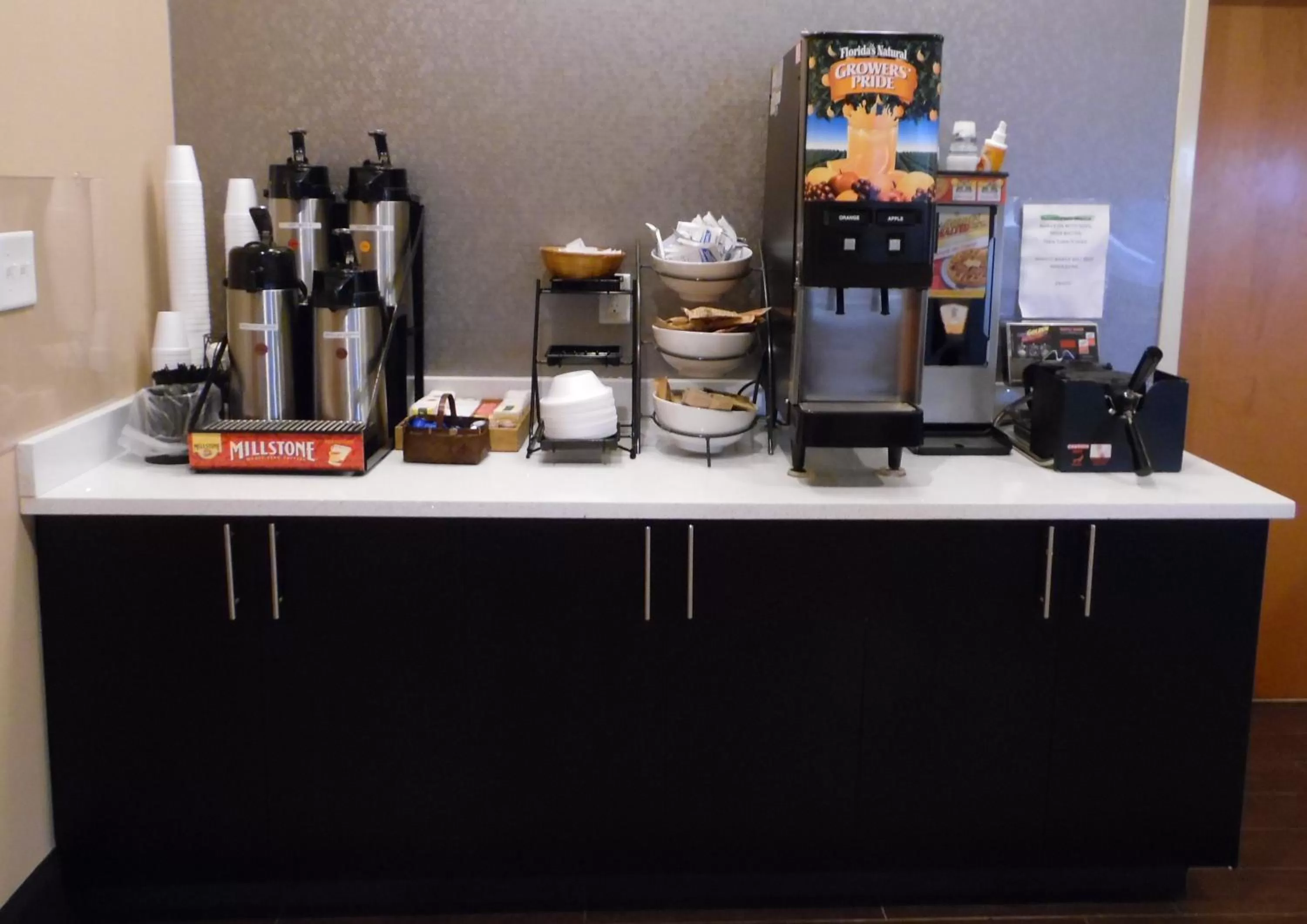 Coffee/tea facilities in Baymont by Wyndham Augusta Riverwatch