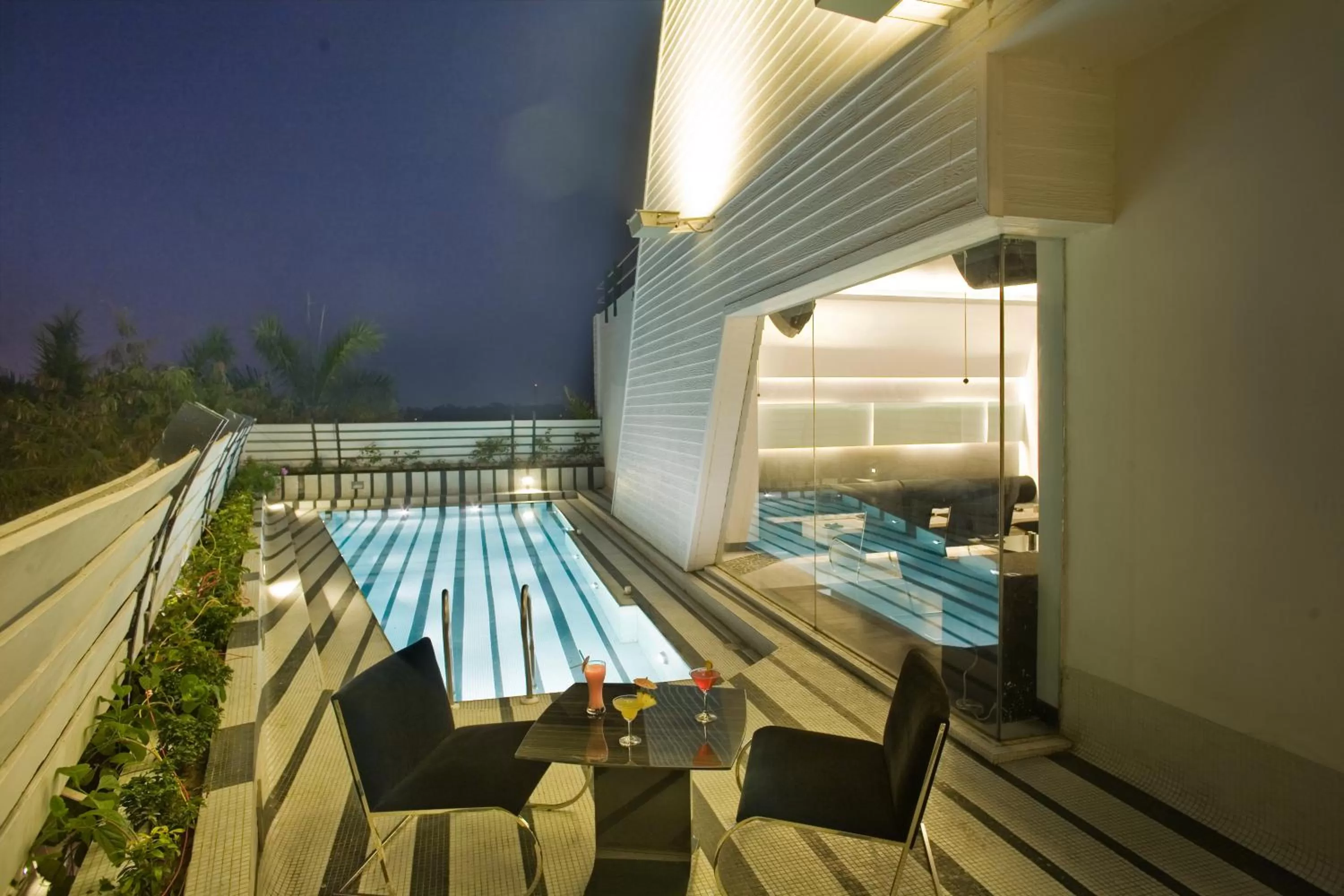 Swimming pool in The Sonnet Kolkata