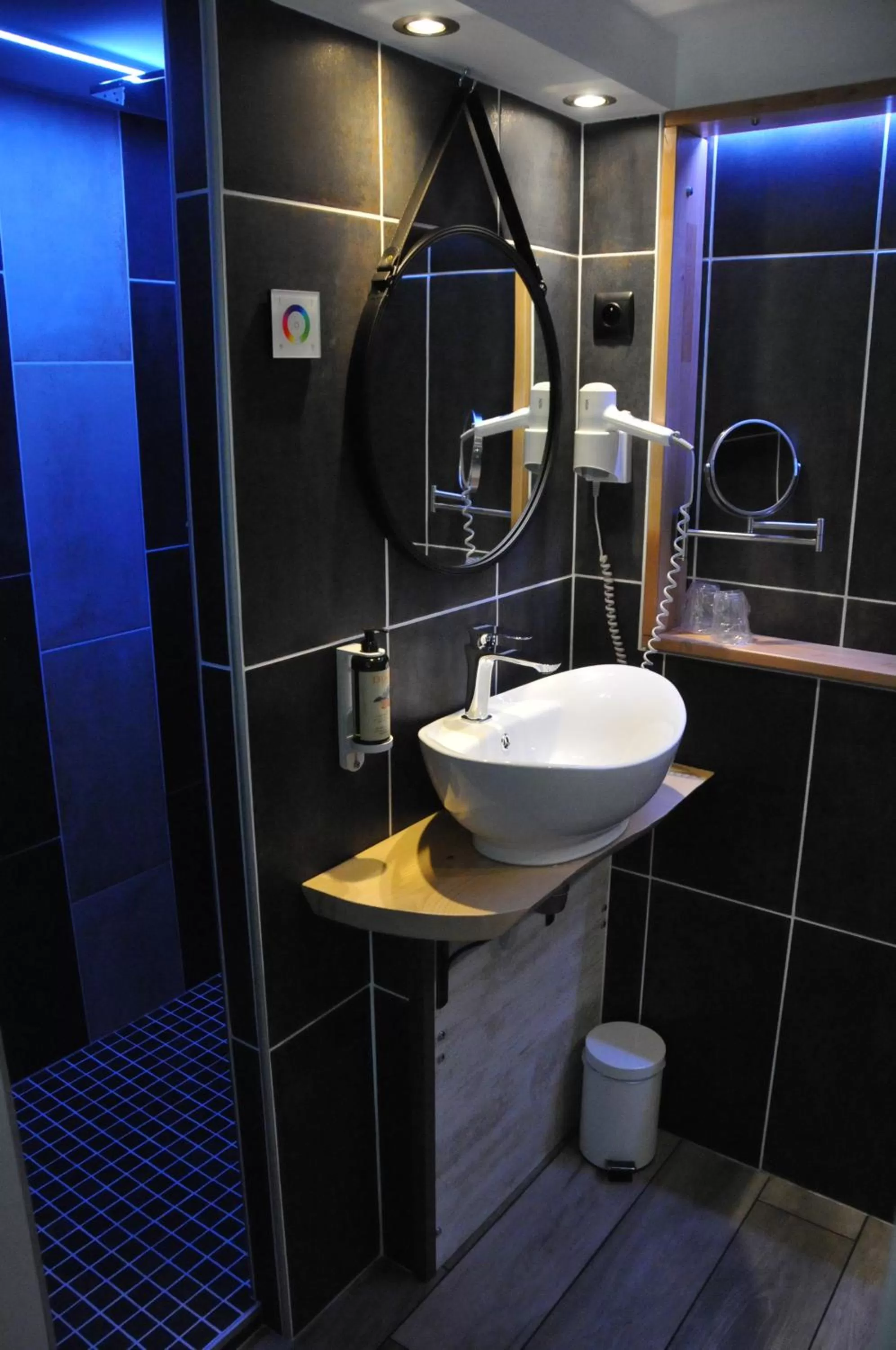 Bathroom in Kyriad Lisieux