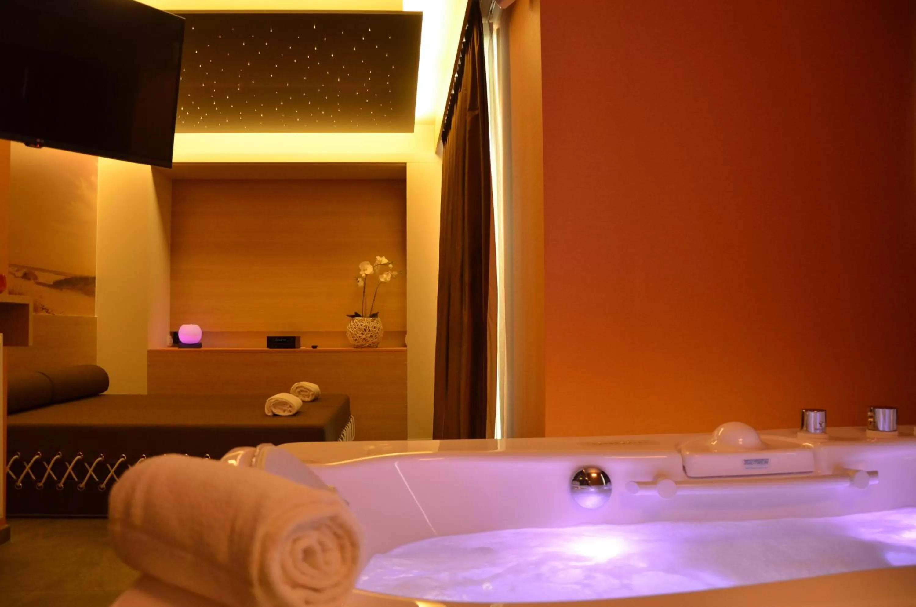 Spa and wellness centre/facilities, Bed in Cosmopolite Hotel Nieuwpoort-Bad