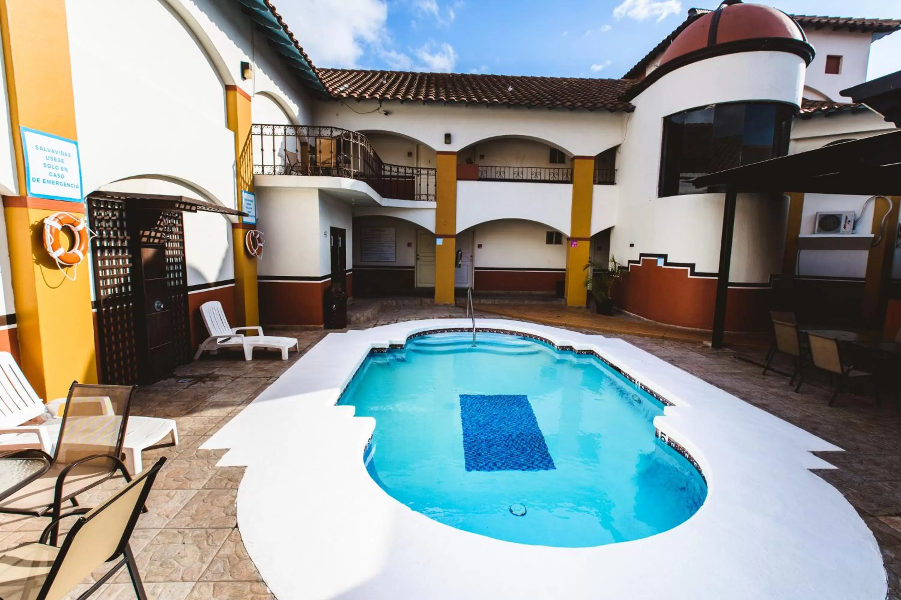 Swimming pool in Del Mar Inn Playas