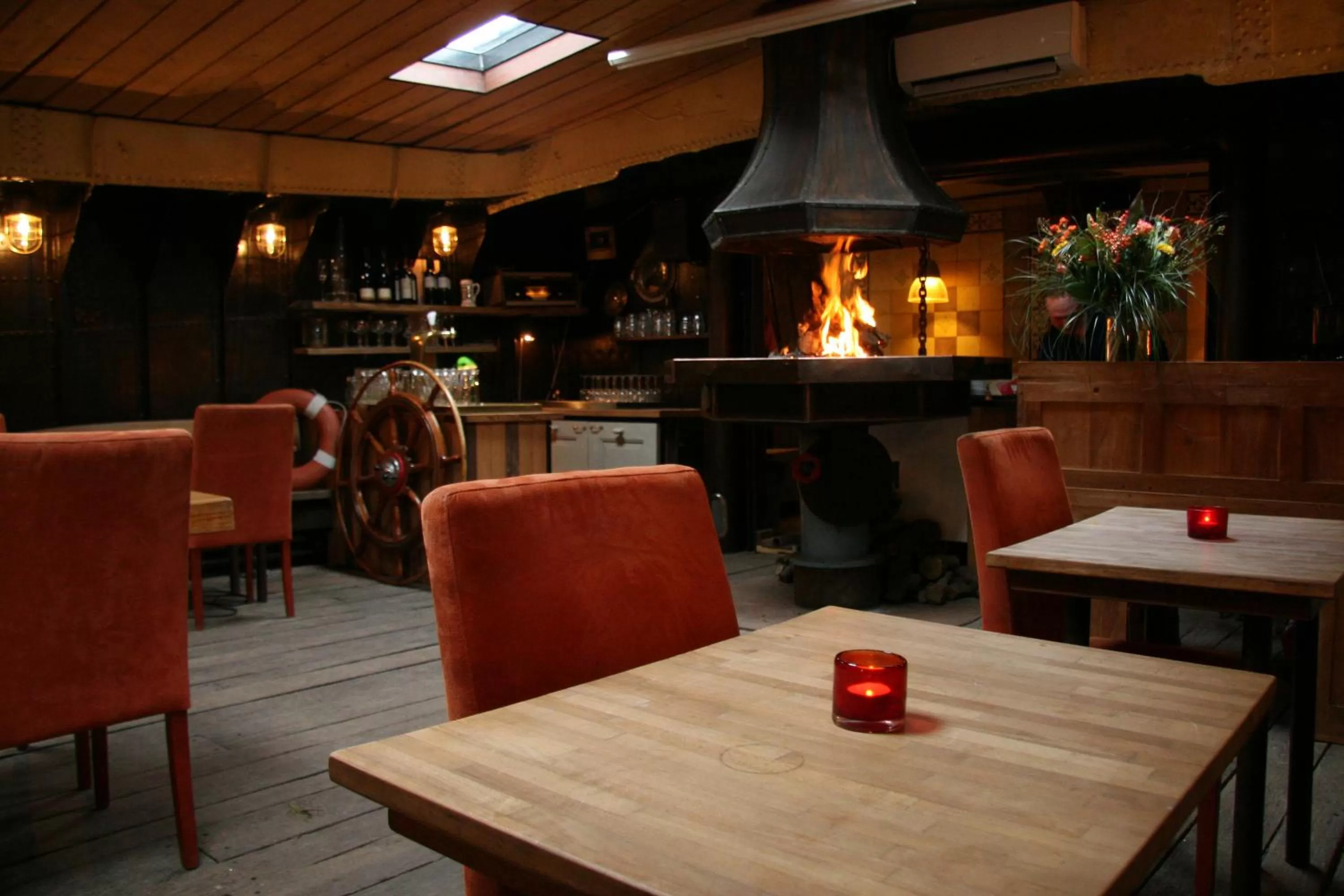 Restaurant/Places to Eat in Boat 'Opoe Sientje'