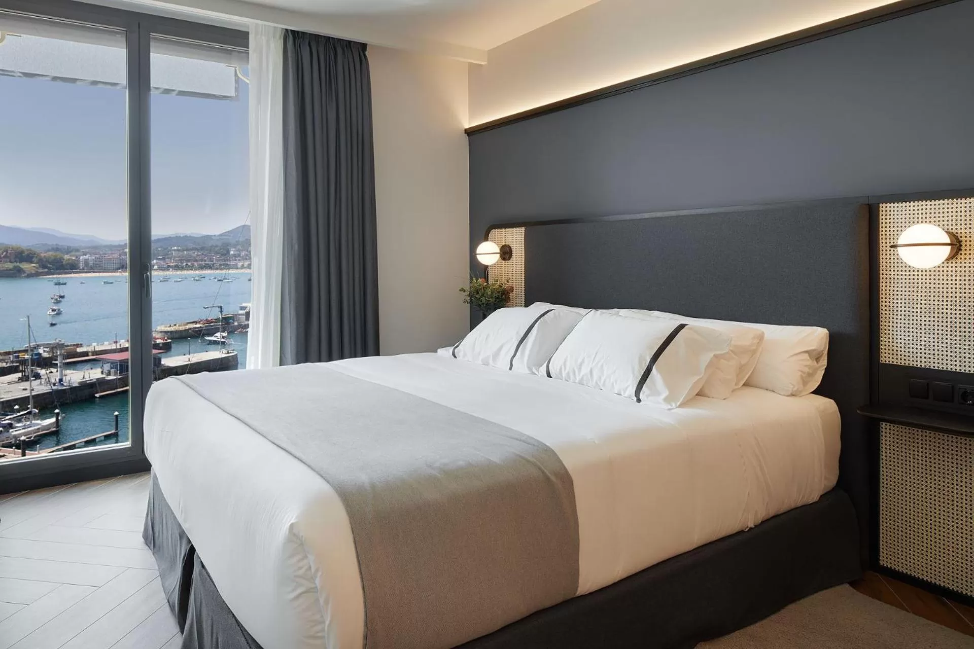 Bed in Hotel SANSEbay