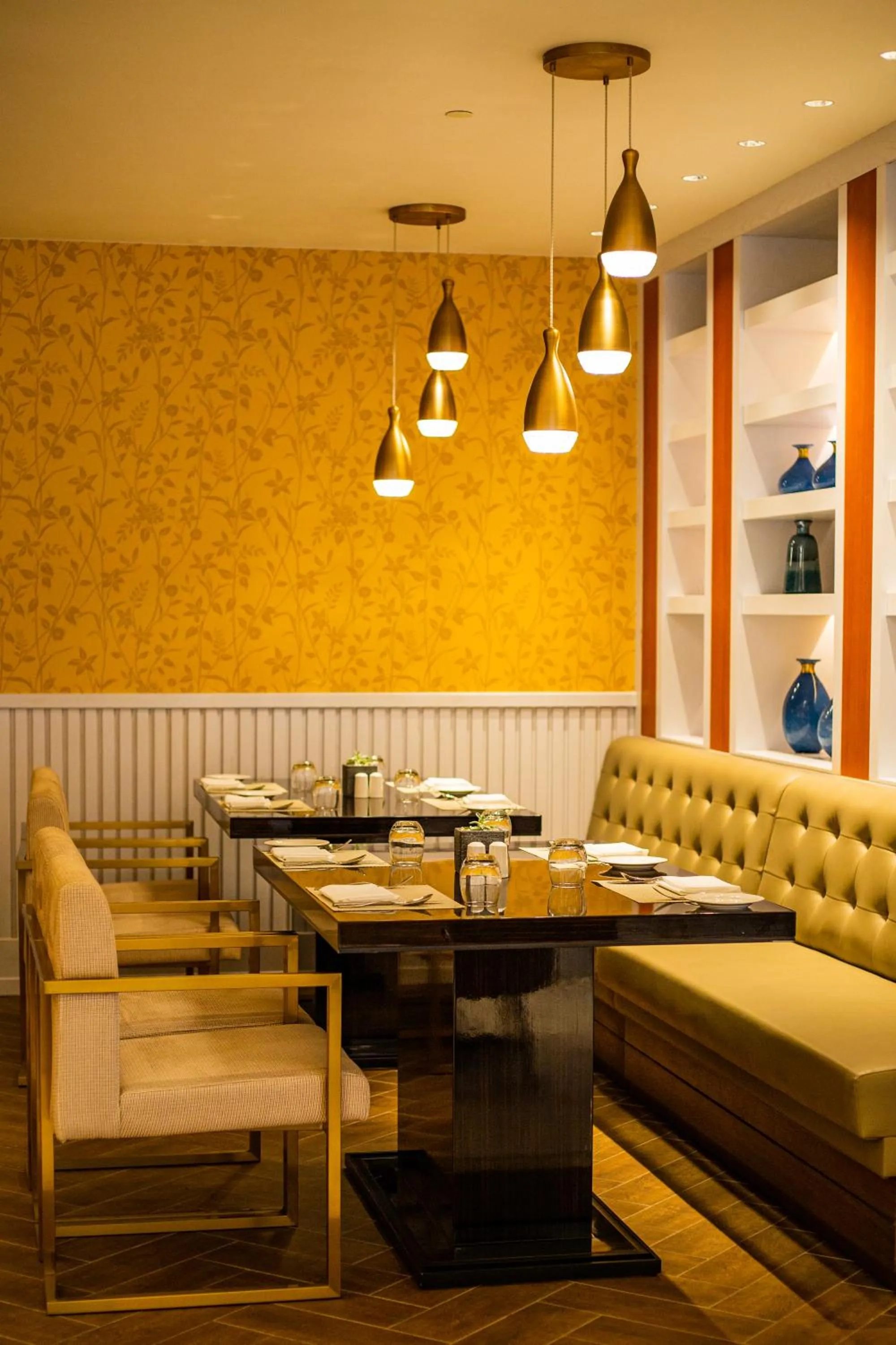 Restaurant/places to eat in Johari Rotana