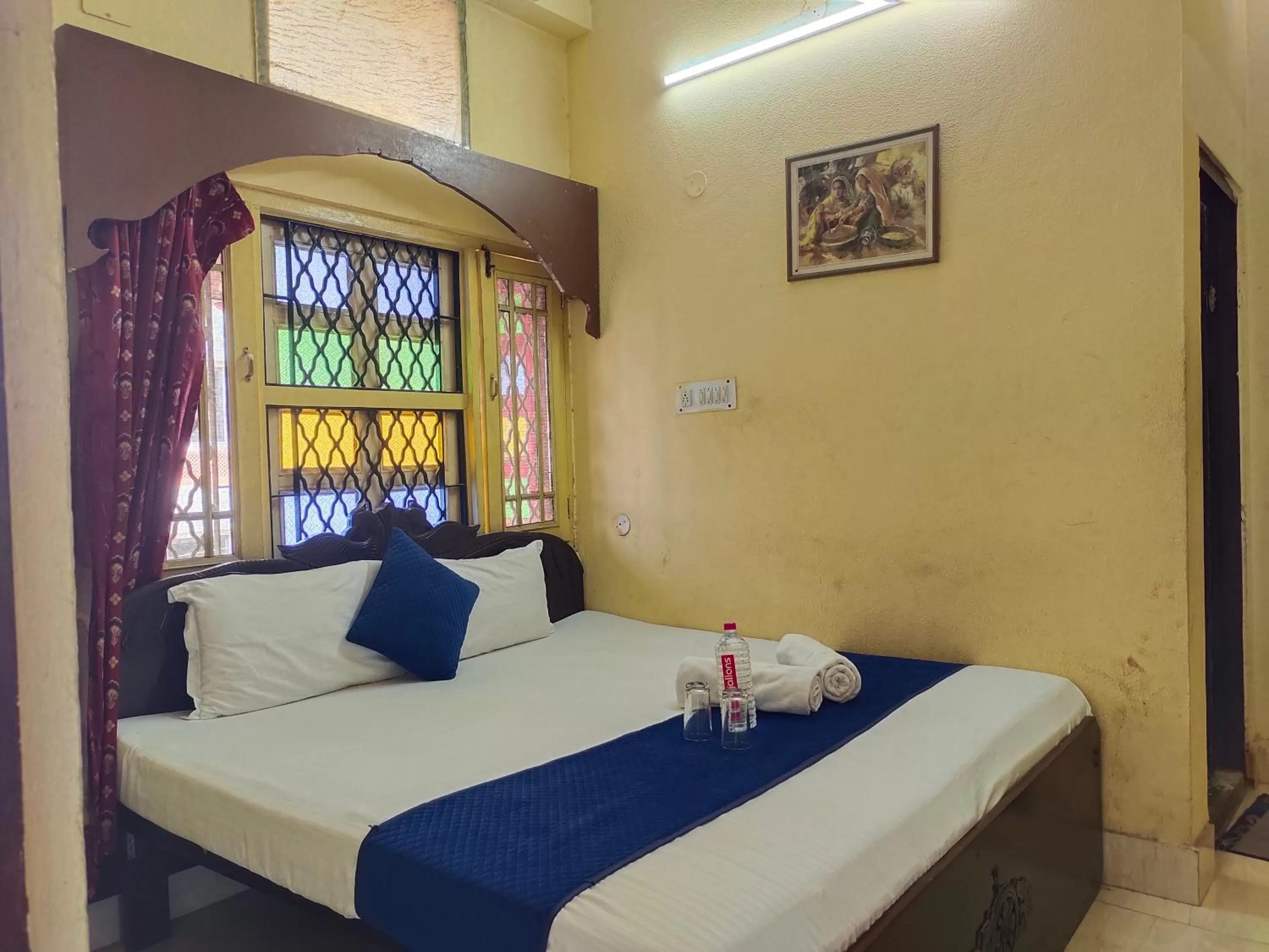 Bedroom, Bed in The Maurvi Inn