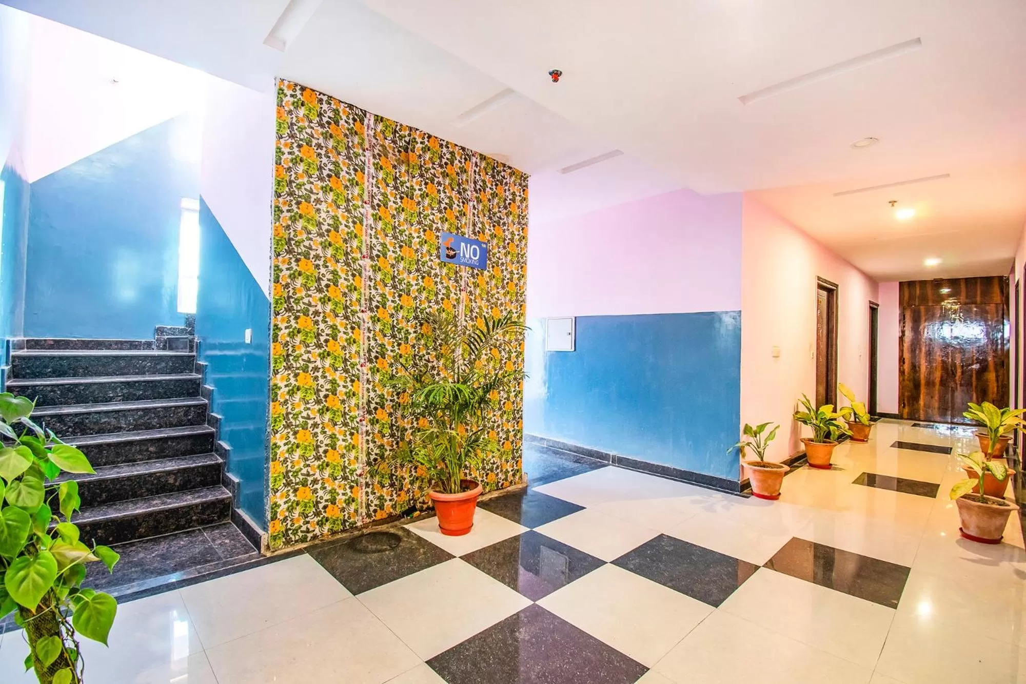 Lobby or reception in Via Elysian Grand - 3 kms from Chaudhary Charan Singh International Airport Lucknow