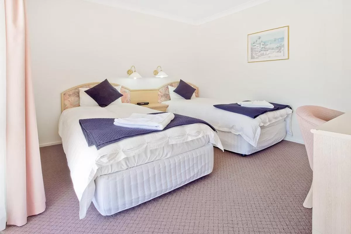 Photo of the whole room, Bed in Bega Village Motor Inn