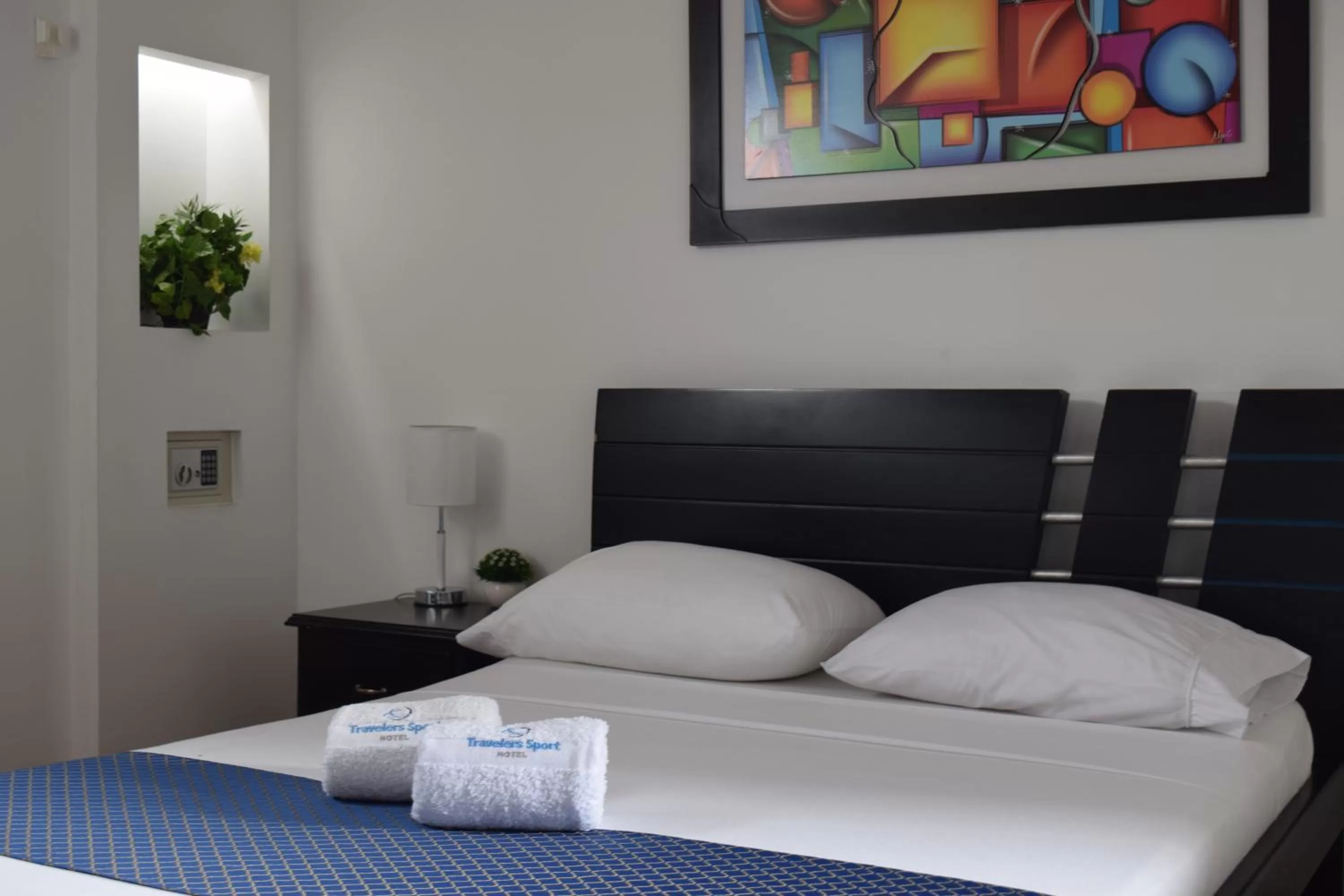 Toilet, Bed in Hotel Travelers Sport