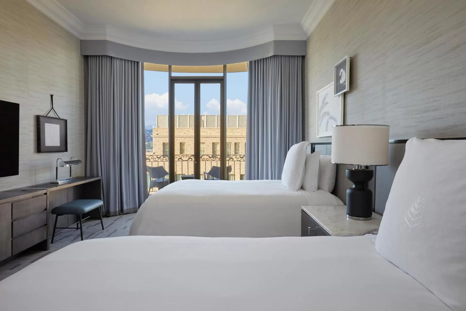Balcony/Terrace, Bed in Beverly Wilshire, A Four Seasons Hotel